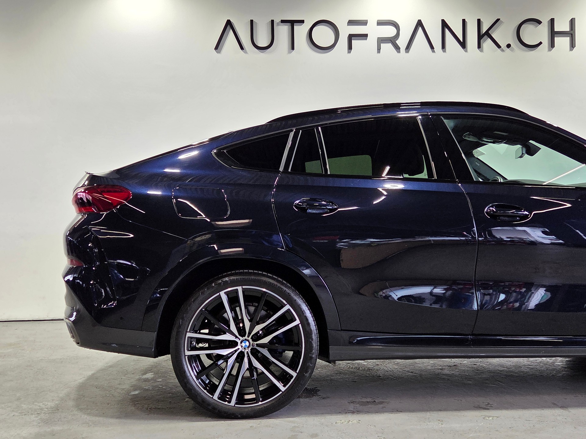 BMW X6 M50d-image-12