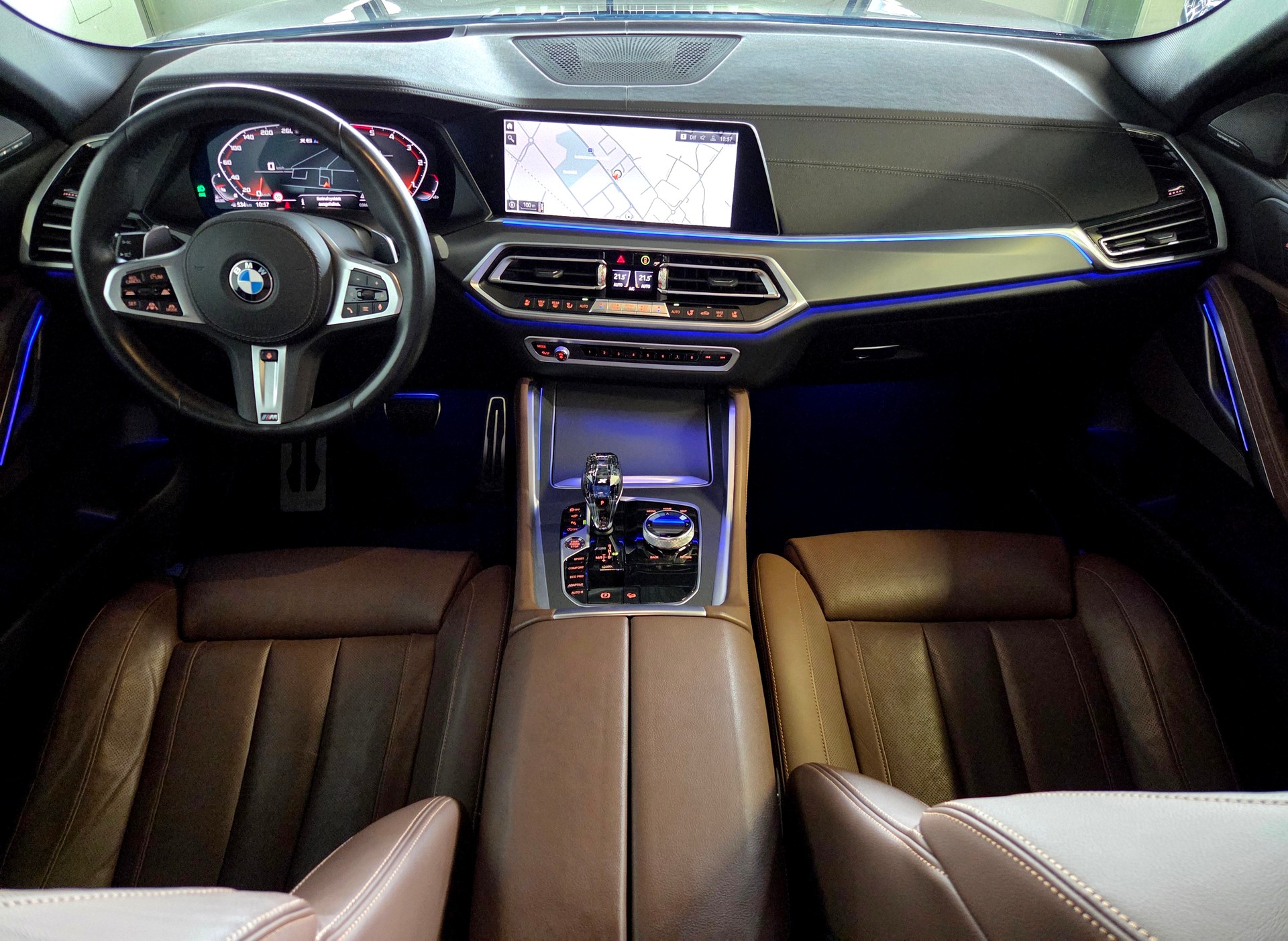 BMW X6 M50d-showroom-element-3