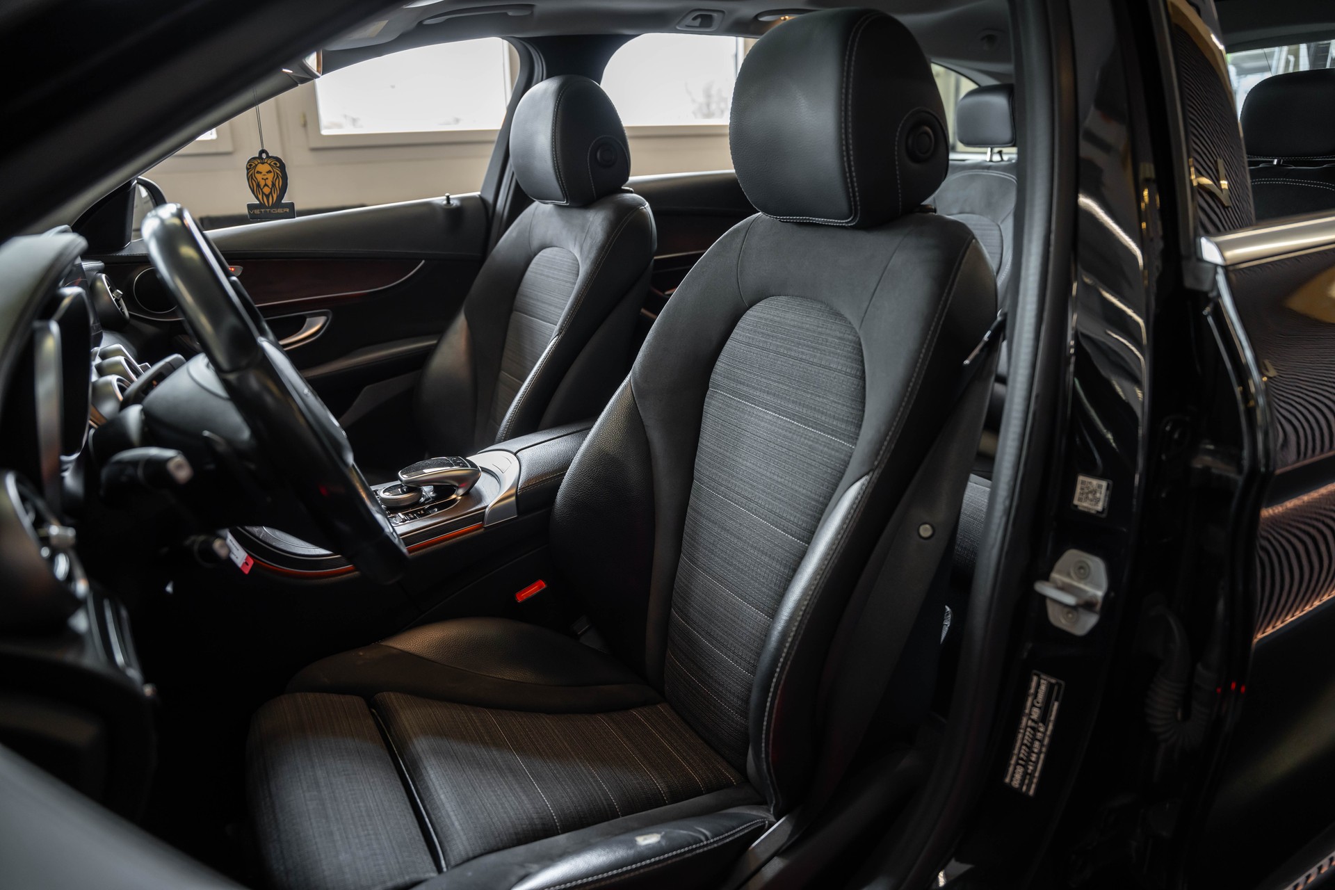 MERCEDES-BENZ C 220 BlueTEC Swiss Star Avantgarde 7G-Tronic-image-12