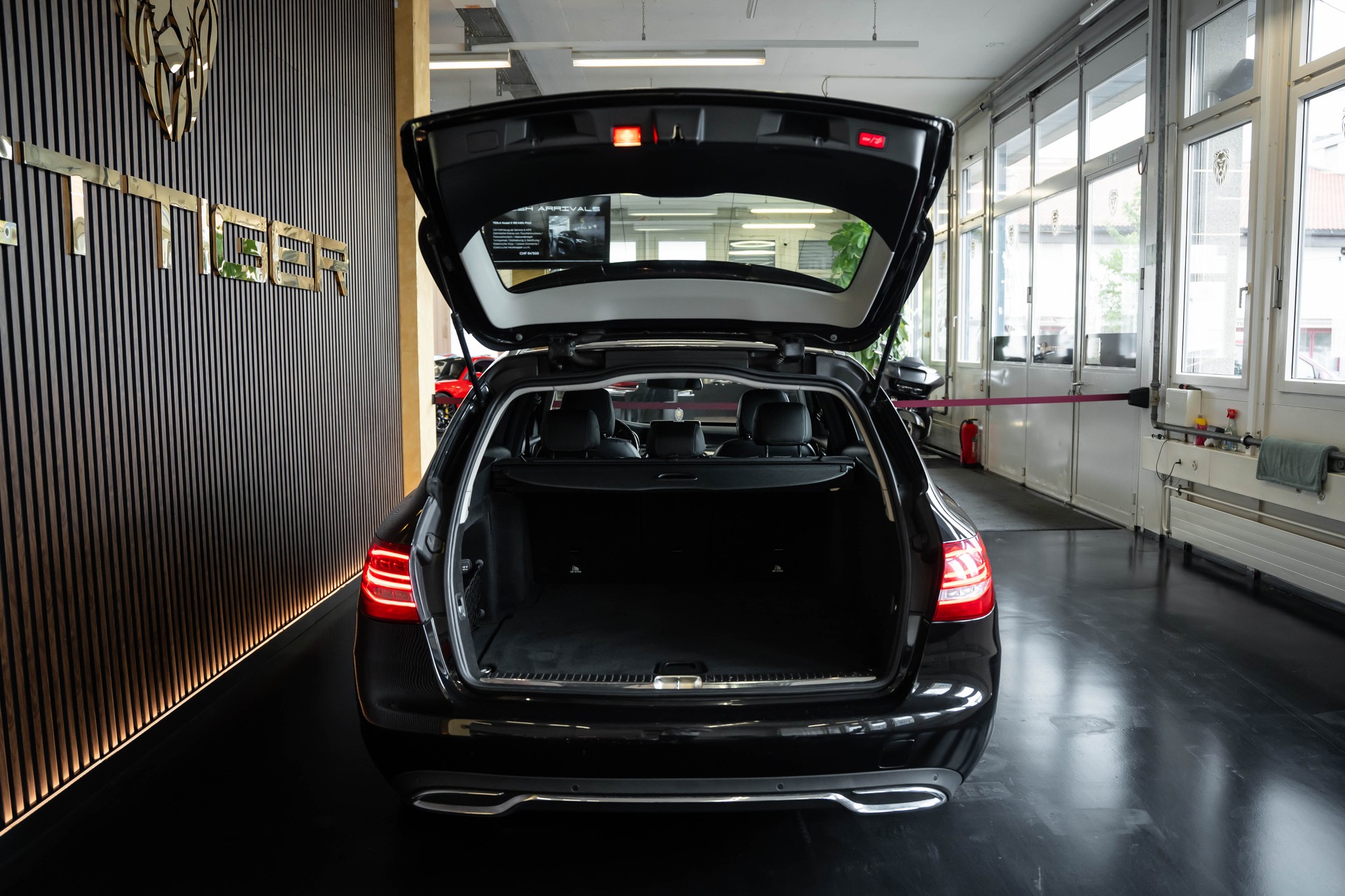 MERCEDES-BENZ C 220 BlueTEC Swiss Star Avantgarde 7G-Tronic-image-5