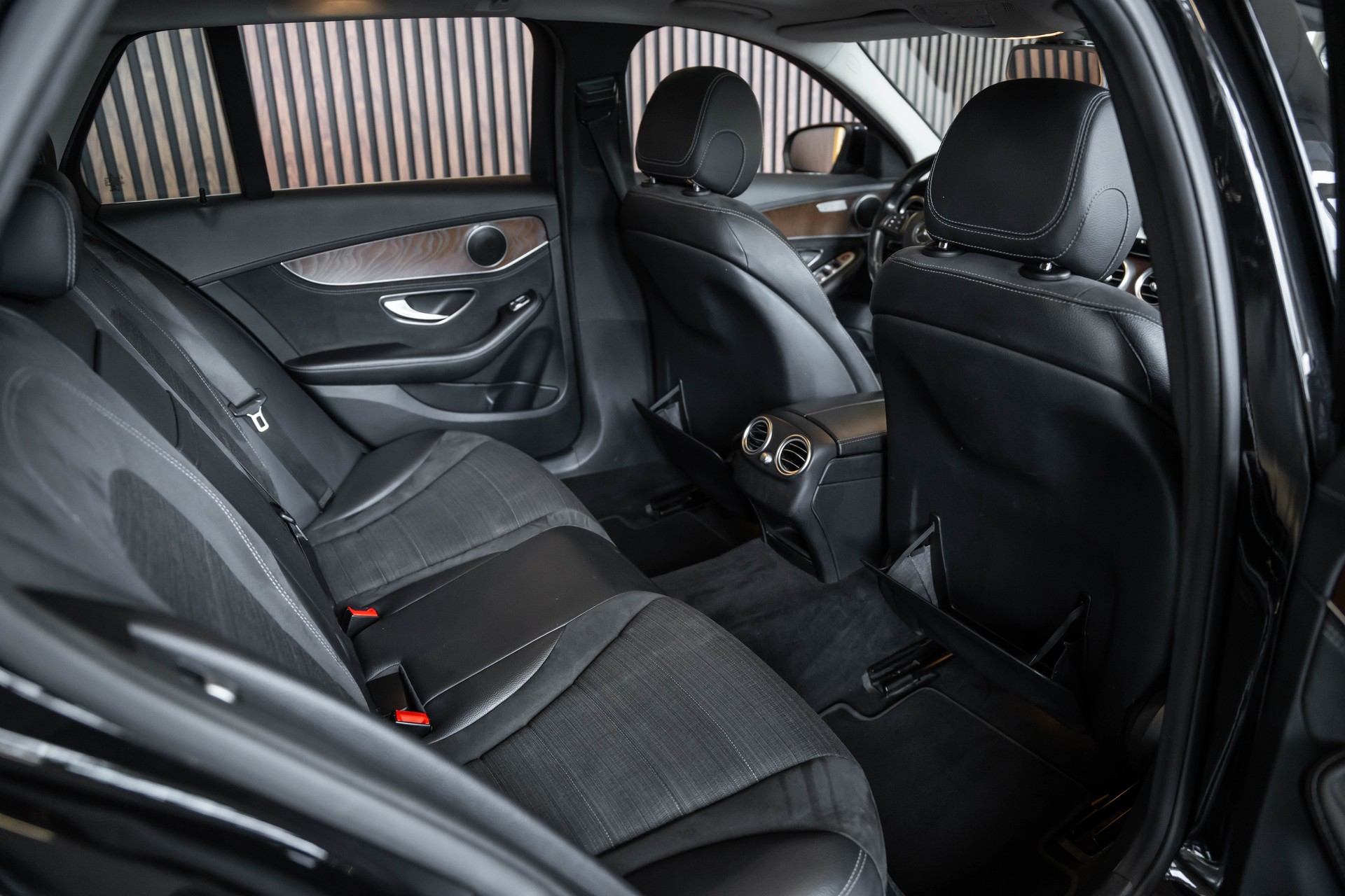 MERCEDES-BENZ C 220 BlueTEC Swiss Star Avantgarde 7G-Tronic-image-16