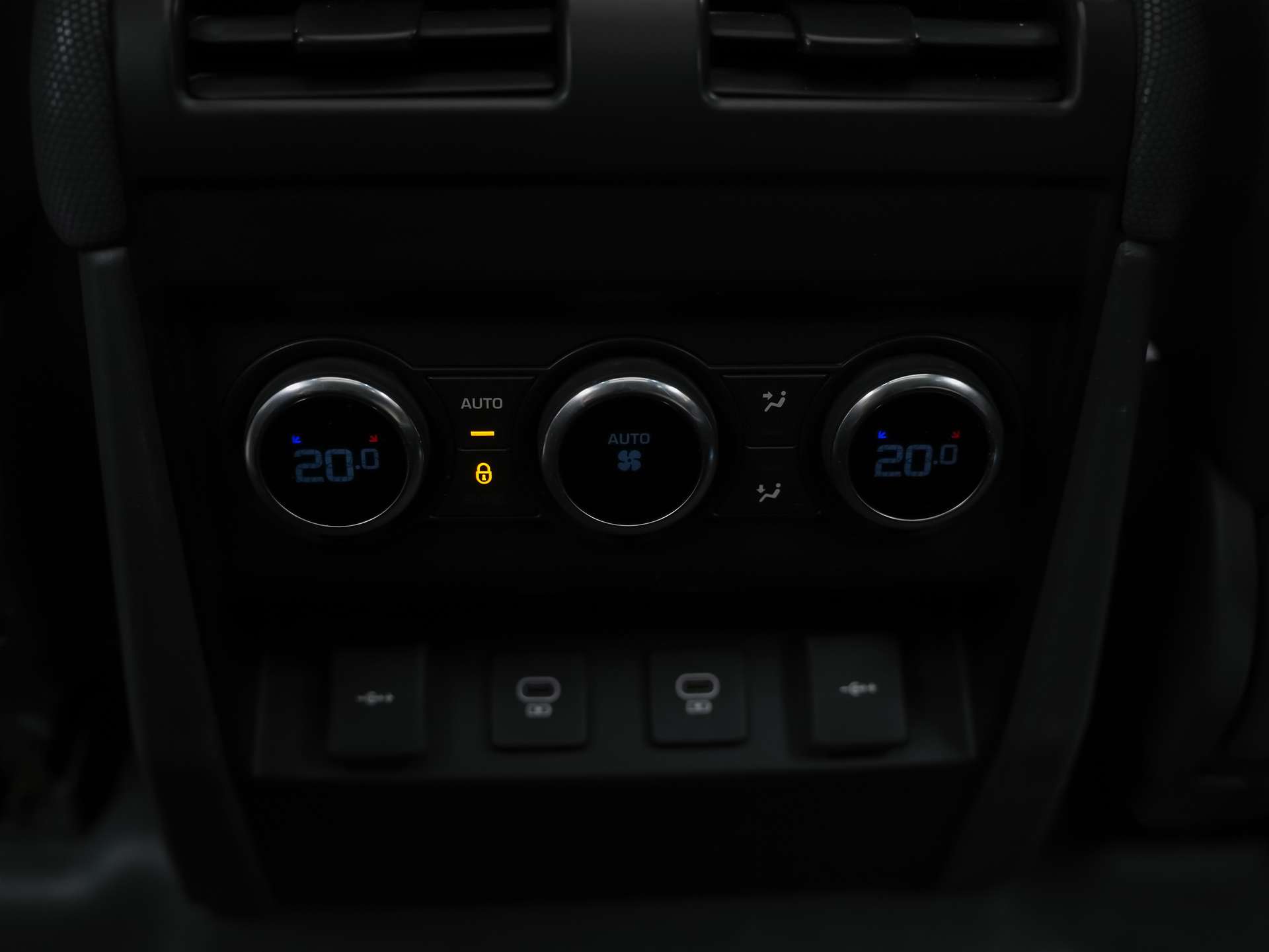 LAND ROVER Defender 110 P400e Si4 PHEV X-Dynamic SE AT8 *CH Auto*Head Up*Panorama*Meridian*360° Kamera*-image-14