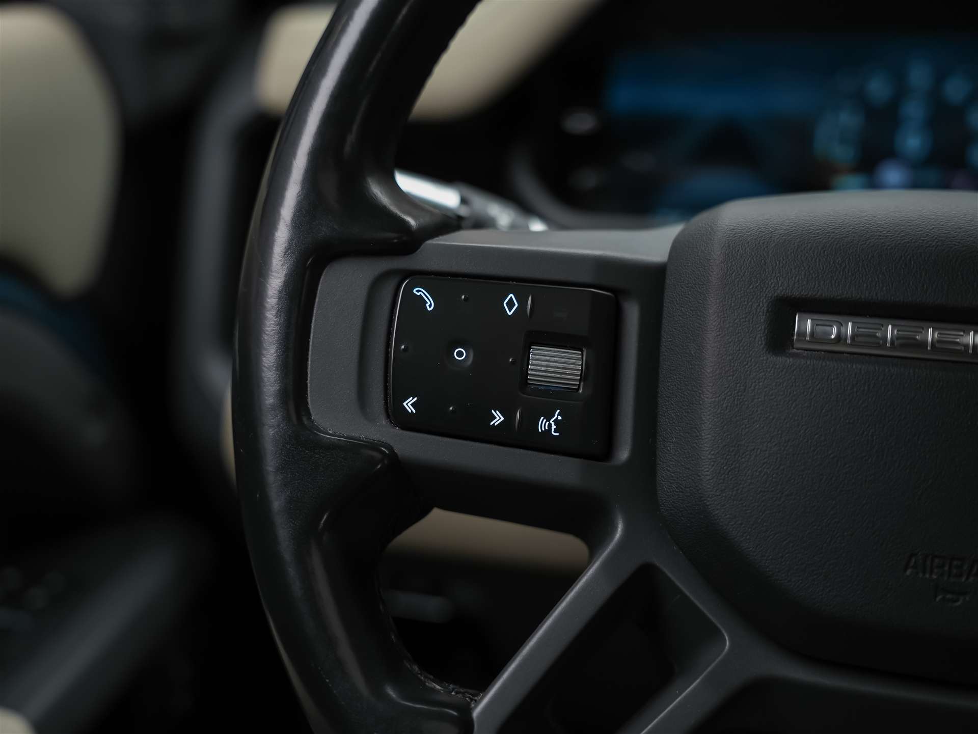 LAND ROVER Defender 110 P400e Si4 PHEV X-Dynamic SE AT8 *CH Auto*Head Up*Panorama*Meridian*360° Kamera*-image-30