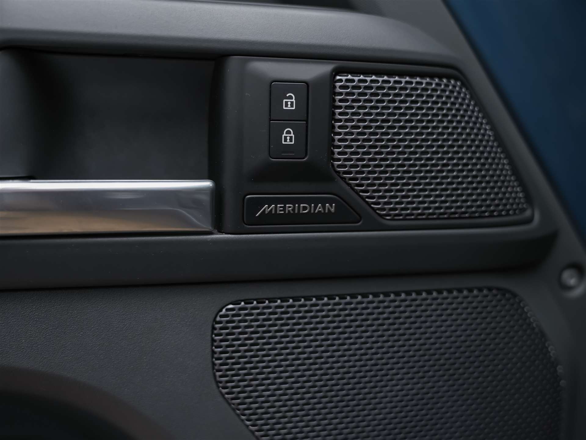 LAND ROVER Defender 110 P400e Si4 PHEV X-Dynamic SE AT8 *CH Auto*Head Up*Panorama*Meridian*360° Kamera*-image-28