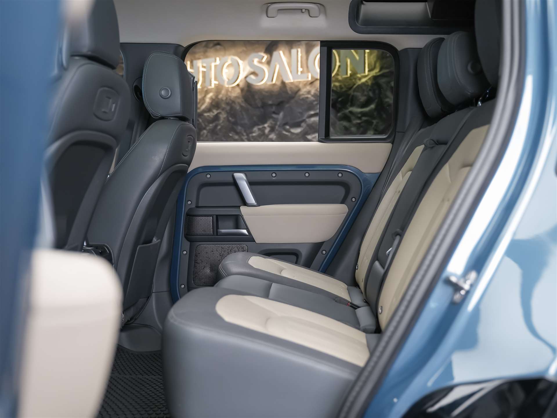 LAND ROVER Defender 110 P400e Si4 PHEV X-Dynamic SE AT8 *CH Auto*Head Up*Panorama*Meridian*360° Kamera*-image-13