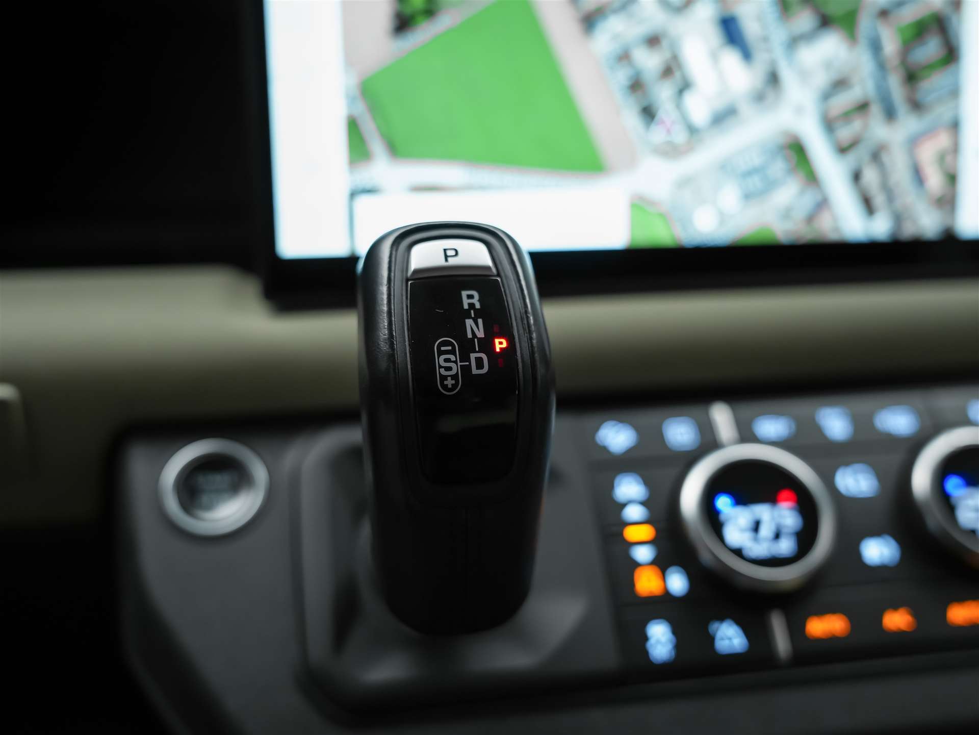 LAND ROVER Defender 110 P400e Si4 PHEV X-Dynamic SE AT8 *CH Auto*Head Up*Panorama*Meridian*360° Kamera*-image-26