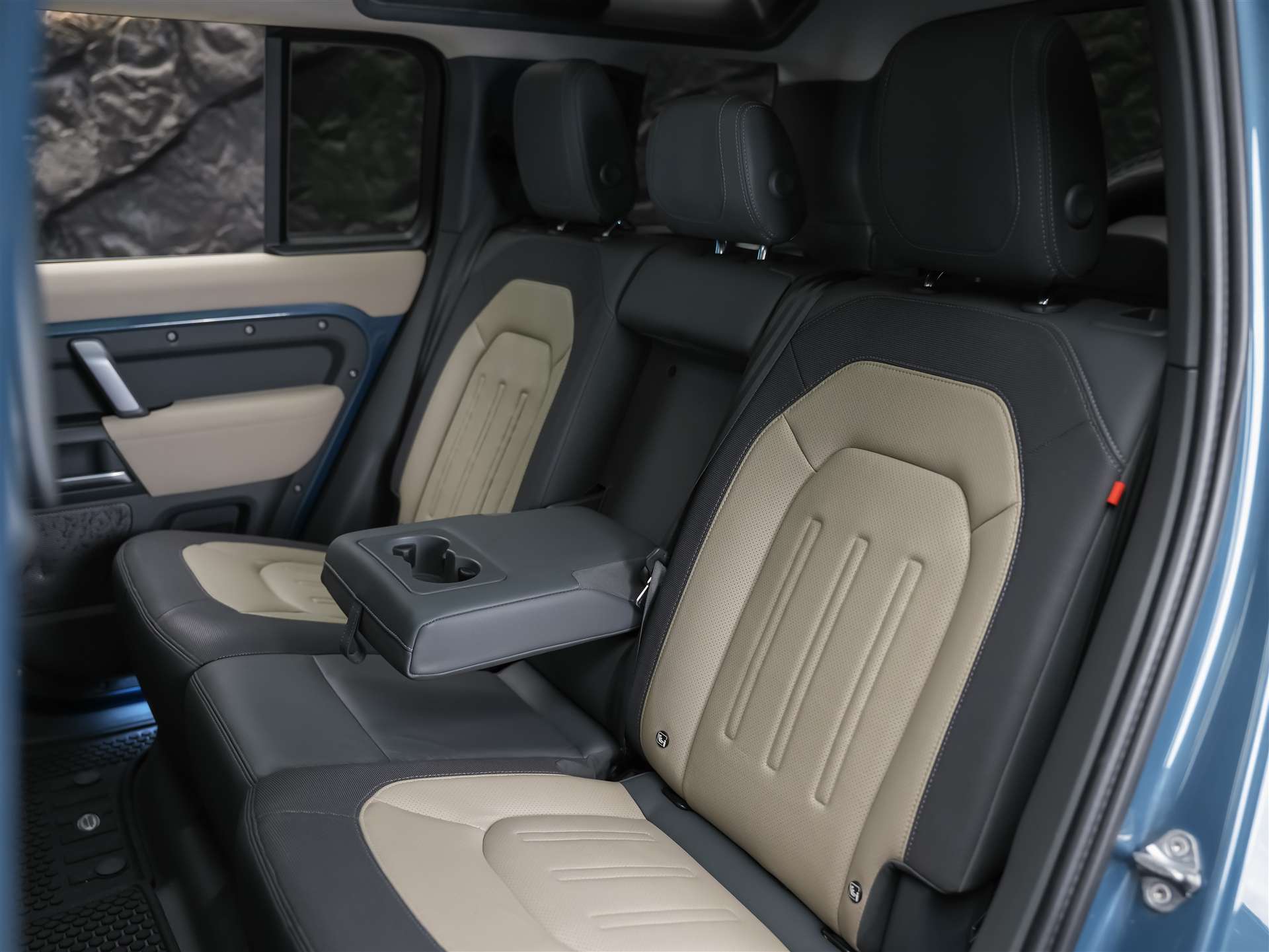 LAND ROVER Defender 110 P400e Si4 PHEV X-Dynamic SE AT8 *CH Auto*Head Up*Panorama*Meridian*360° Kamera*-image-14