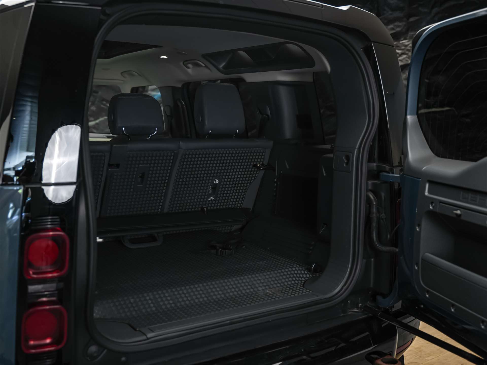 LAND ROVER Defender 110 P400e Si4 PHEV X-Dynamic SE AT8 *CH Auto*Head Up*Panorama*Meridian*360° Kamera*-image-47