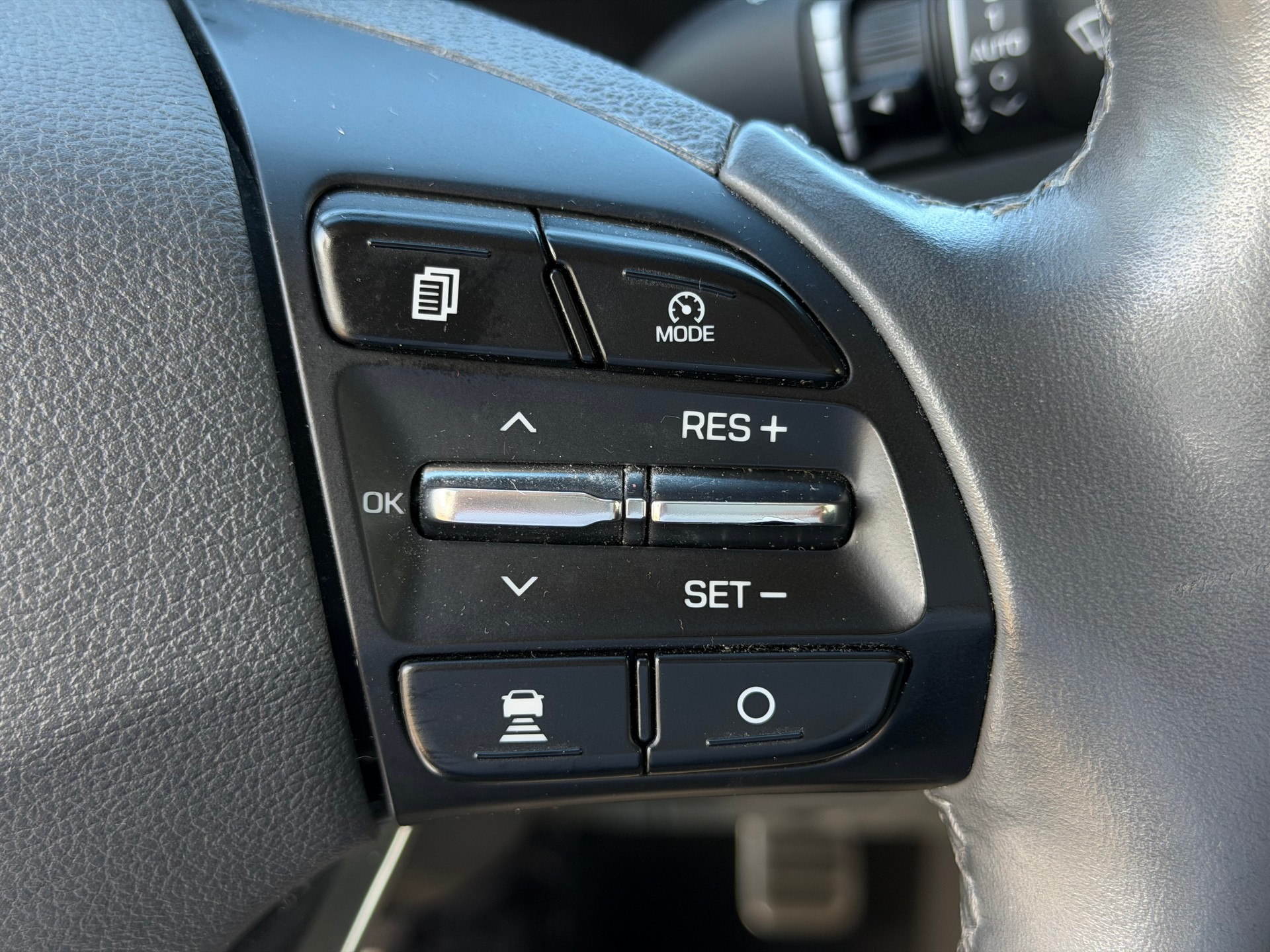 HYUNDAI Ioniq 1.6 GDi HEV Launch Plus DCT | CH-Auto | Frisch MFK | 1-Hand-image-13