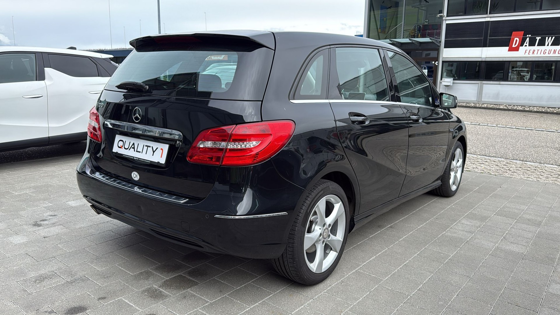 MERCEDES-BENZ B 200-image-10