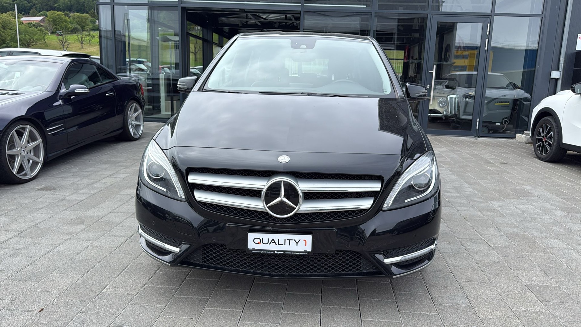 MERCEDES-BENZ B 200-showroom-element-3