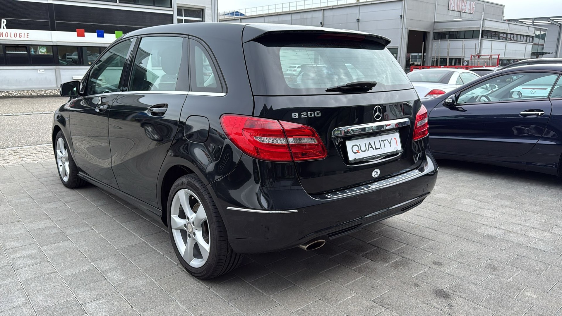 MERCEDES-BENZ B 200-image-12