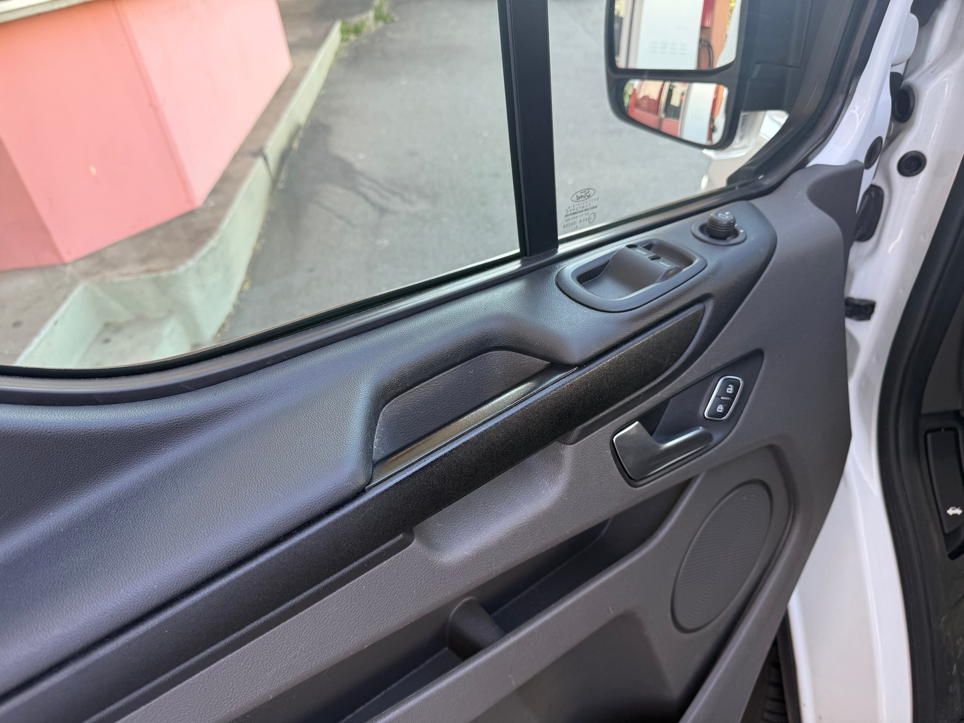 FORD Transit Custom Van 1.0 Eco Boost 340 L1H1 Trend PHEV-image-11
