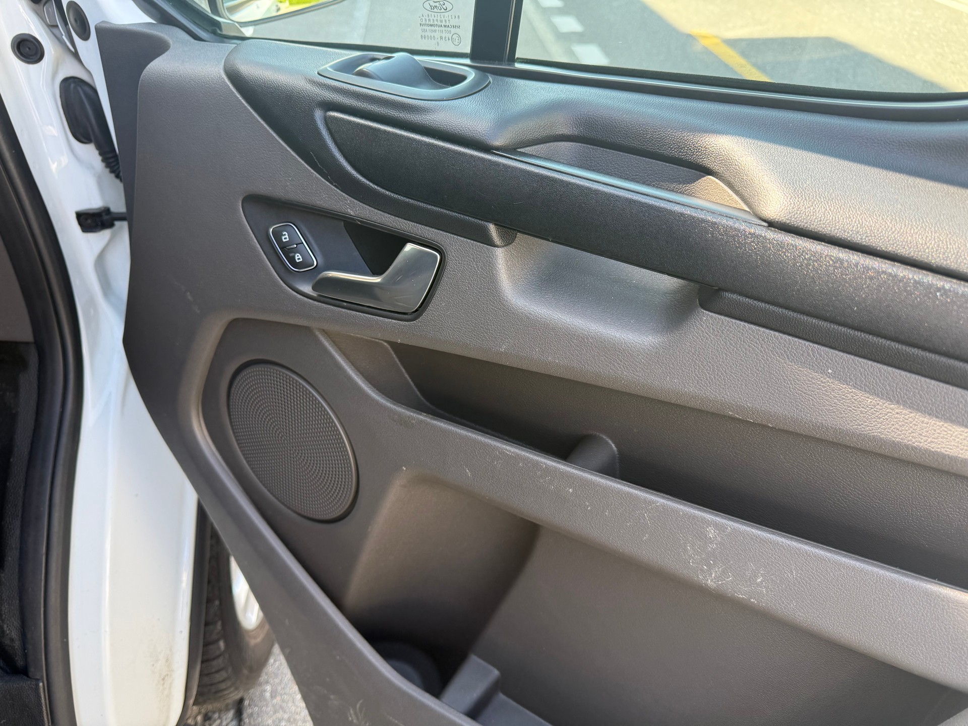 FORD Transit Custom Van 1.0 Eco Boost 340 L1H1 Trend PHEV-image-8