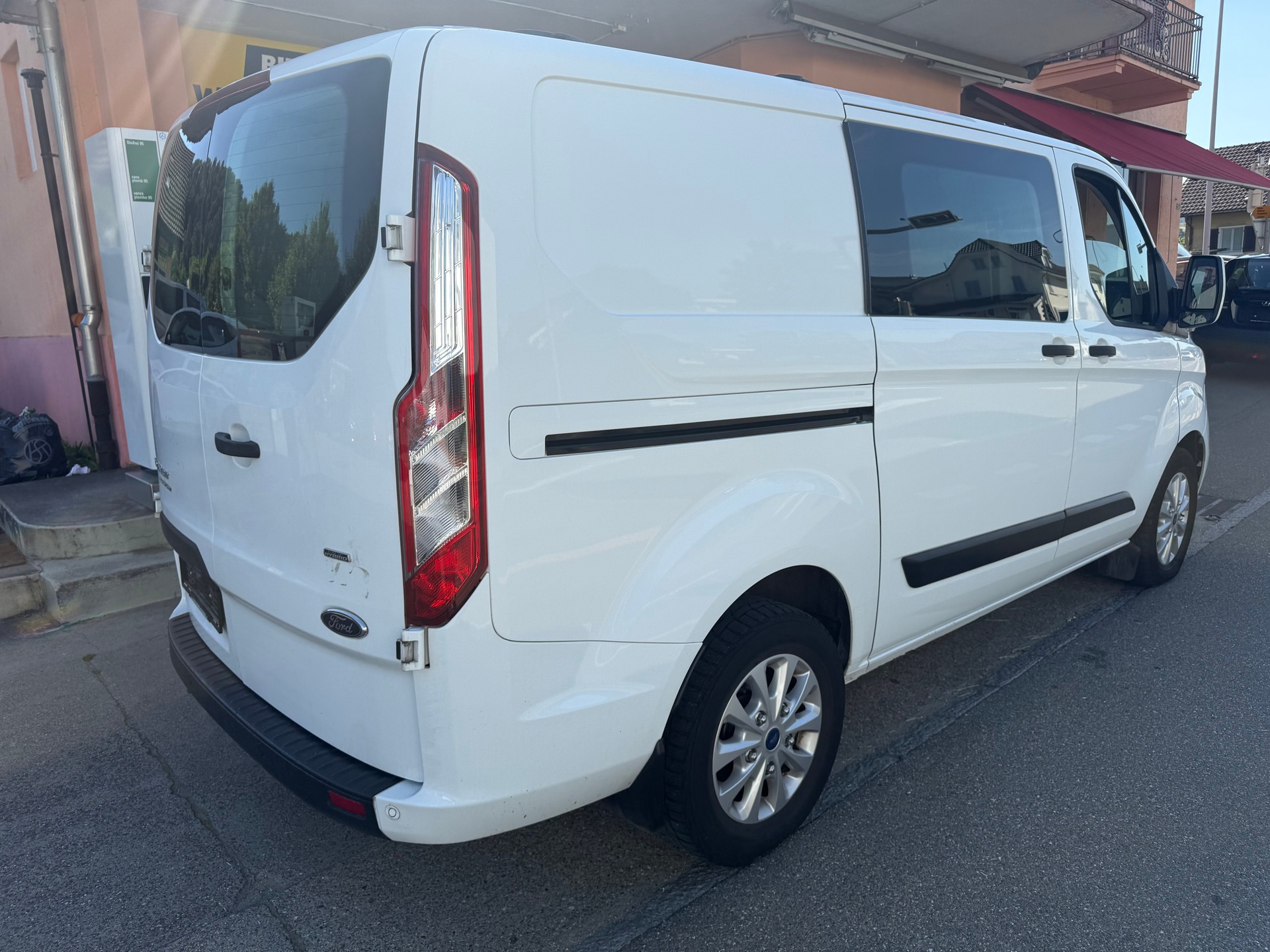 FORD Transit Custom Van 1.0 Eco Boost 340 L1H1 Trend PHEV-showroom-element-3