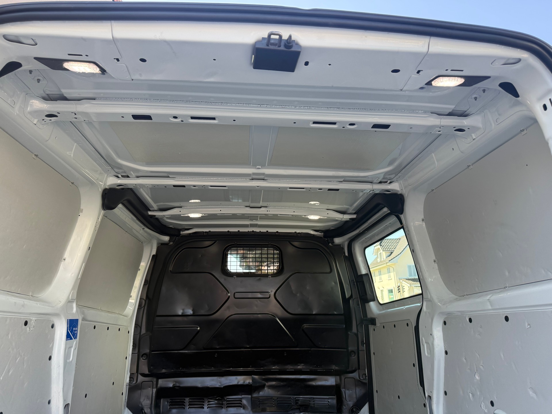 FORD Transit Custom Van 1.0 Eco Boost 340 L1H1 Trend PHEV-image-7