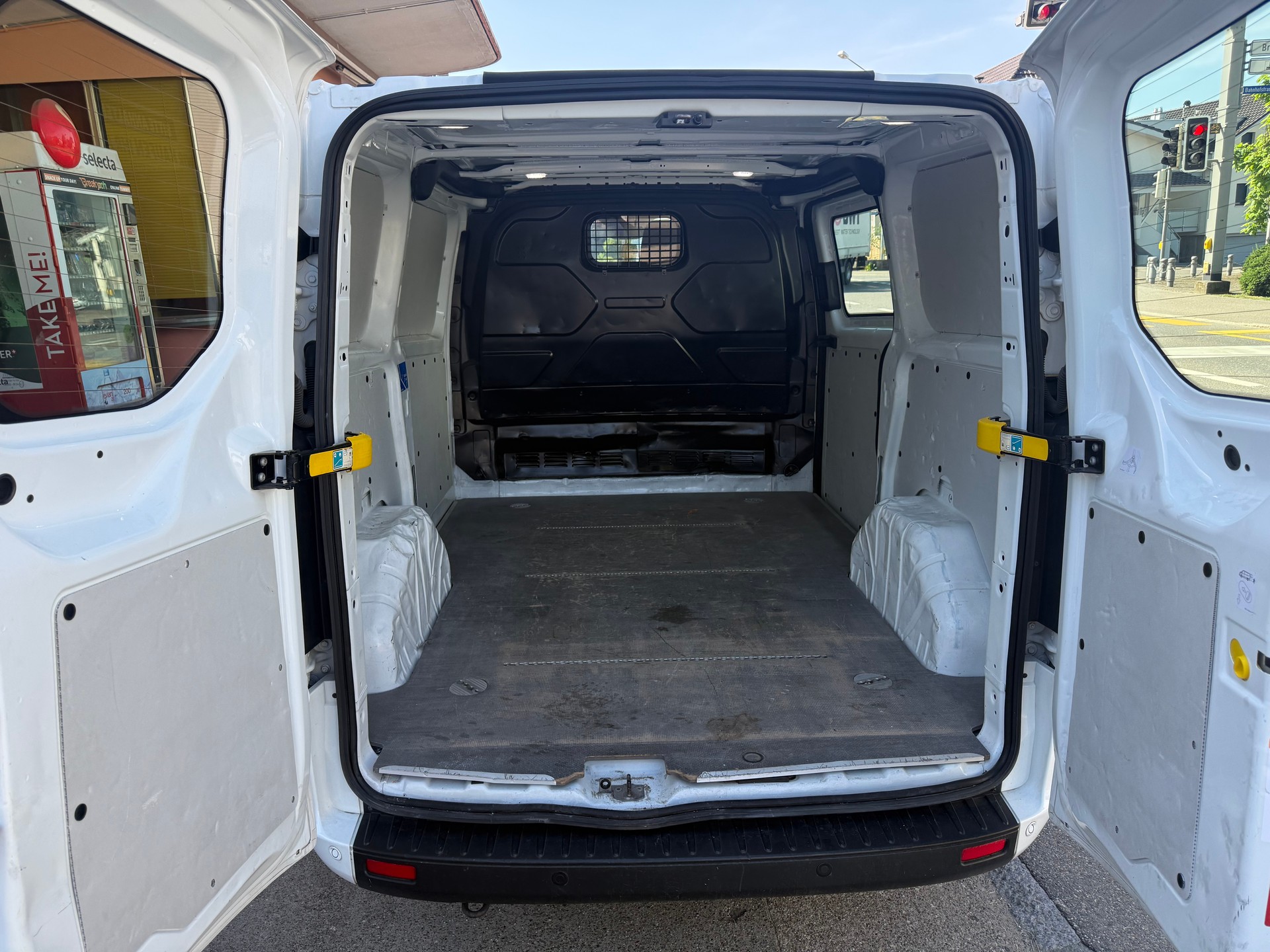 FORD Transit Custom Van 1.0 Eco Boost 340 L1H1 Trend PHEV-image-6