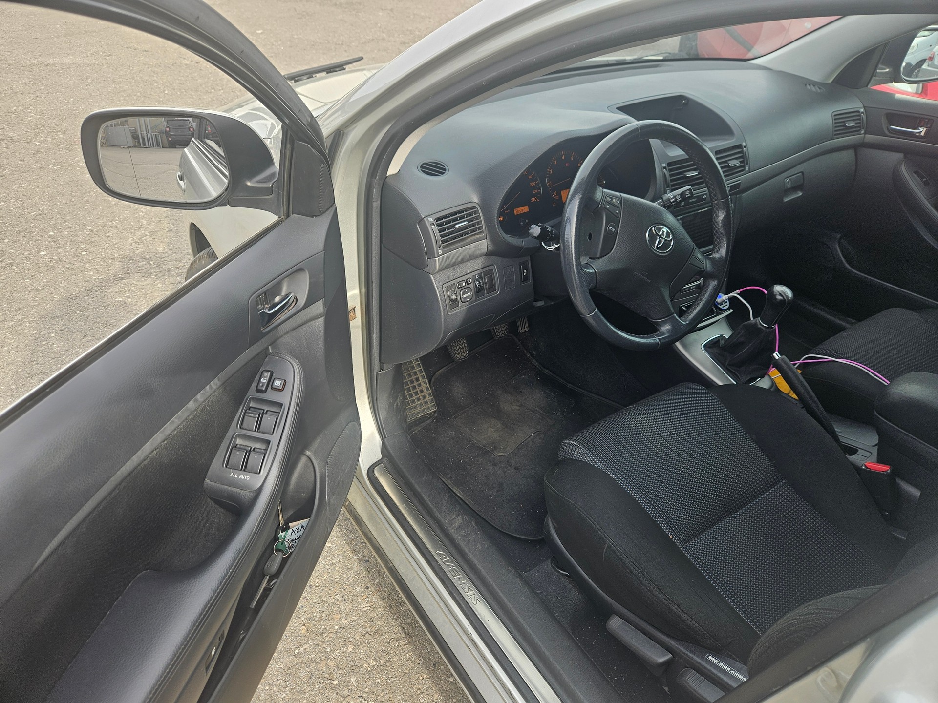 TOYOTA Avensis 2.0 D4 VVT-i Linea Sol Premium Sportswagon-image-6
