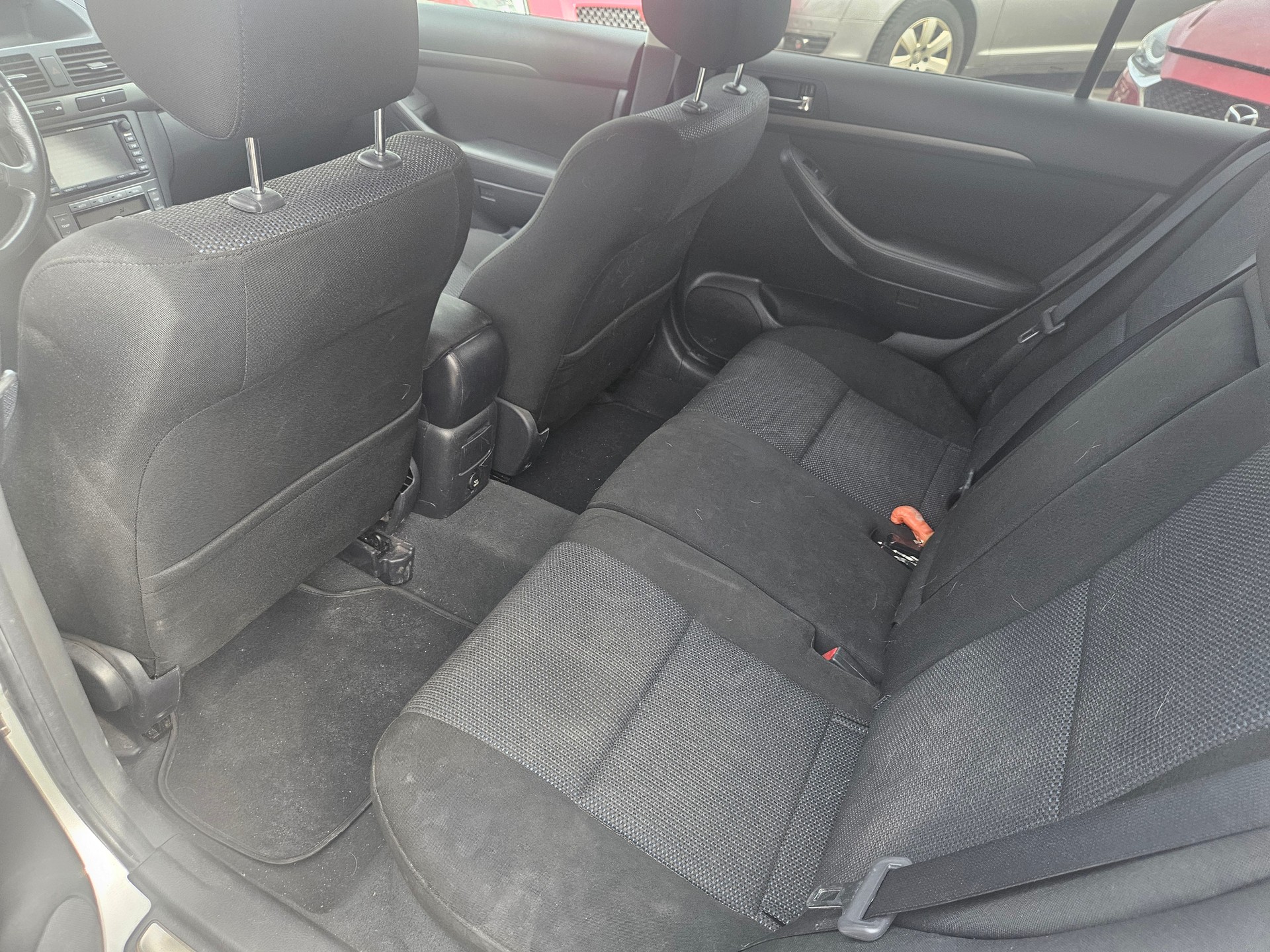 TOYOTA Avensis 2.0 D4 VVT-i Linea Sol Premium Sportswagon-image-4