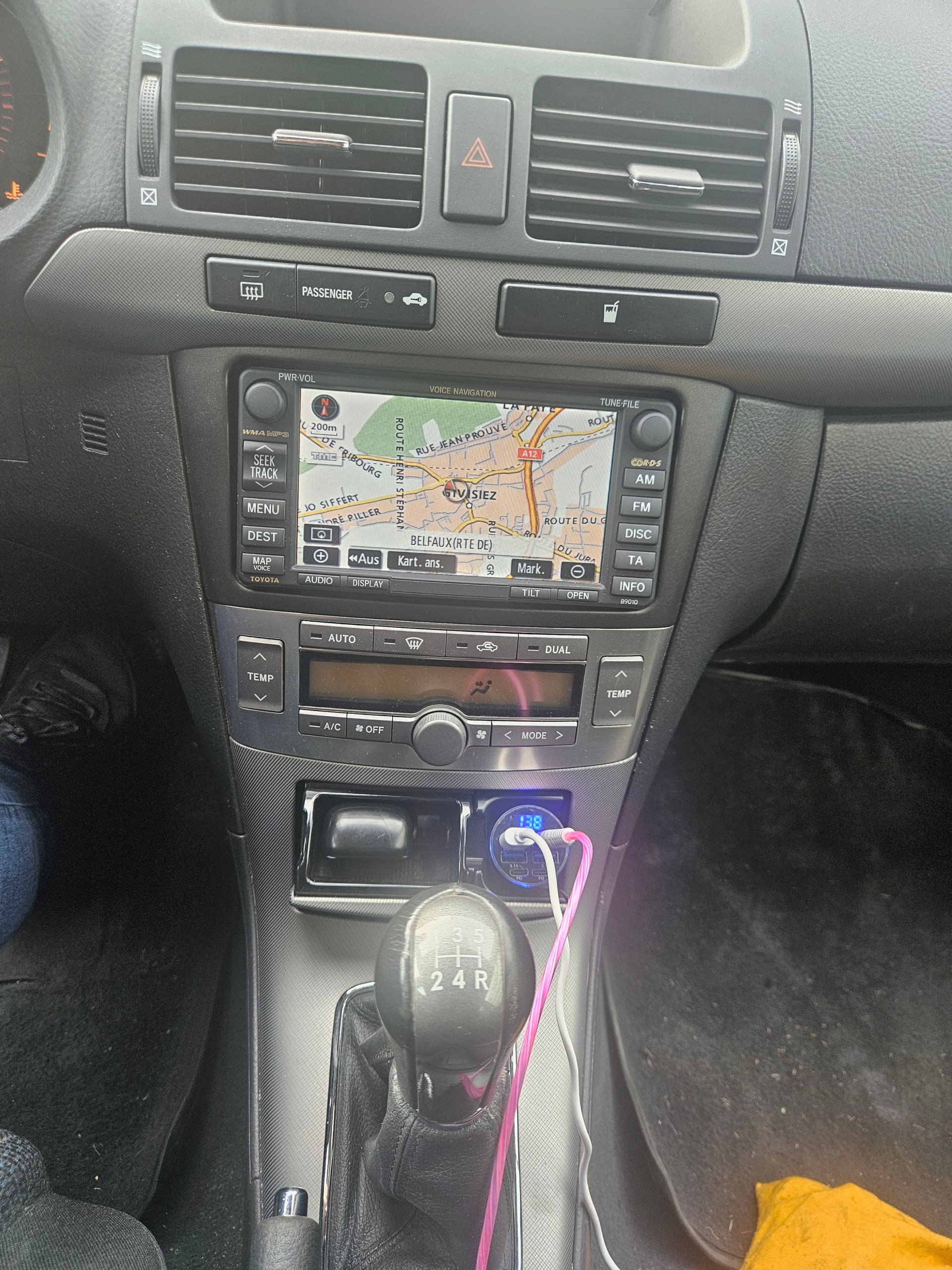 TOYOTA Avensis 2.0 D4 VVT-i Linea Sol Premium Sportswagon-image-7