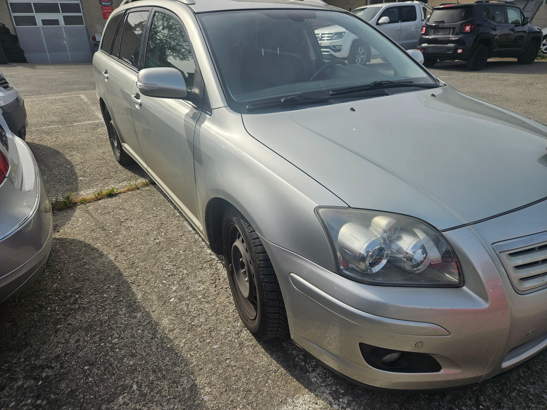 TOYOTA Avensis 2.0 D4 VVT-i Linea Sol Premium Sportswagon-image-9