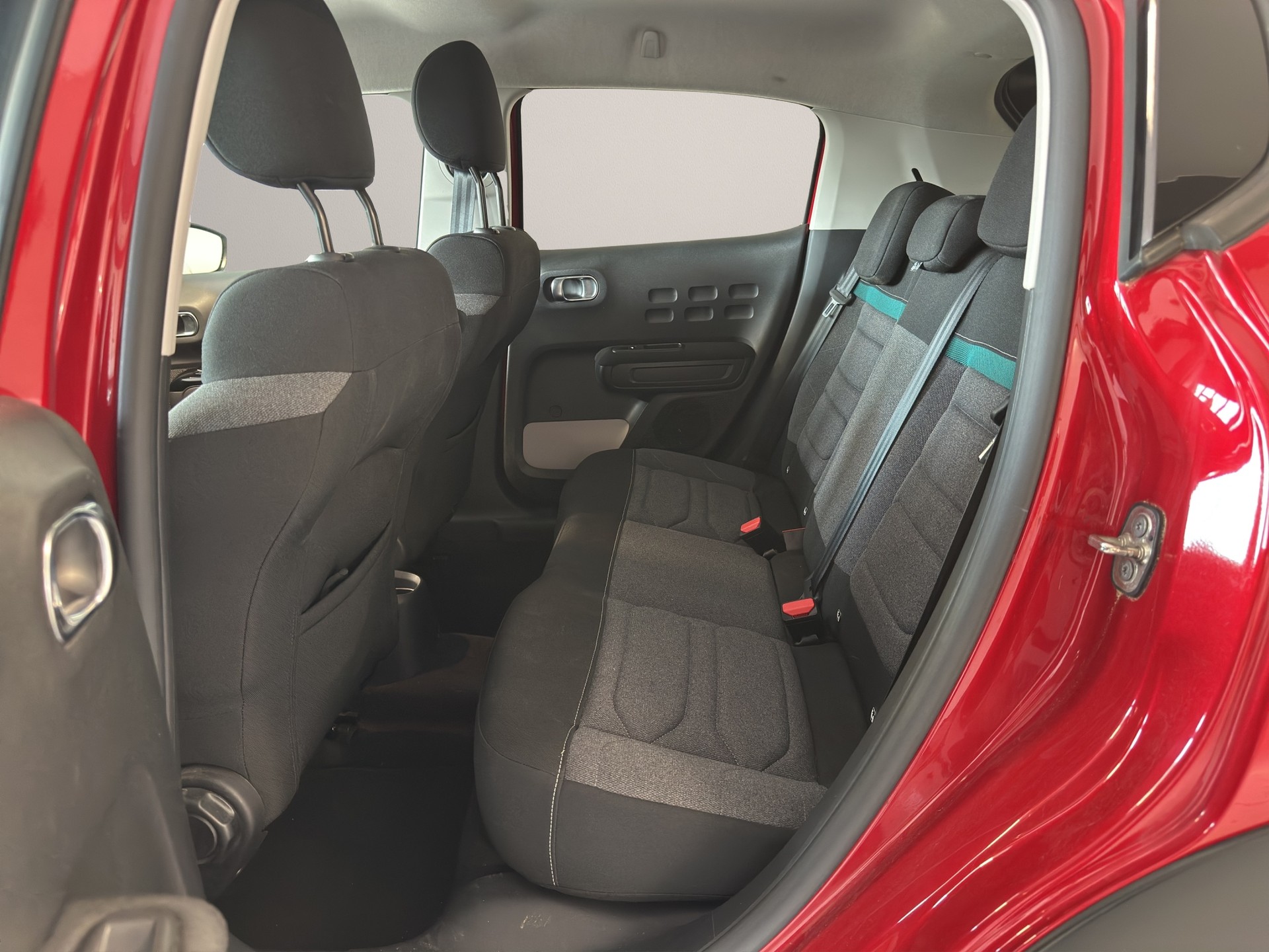 CITROEN C3 1.2i PureTech Shine EAT6-image-10