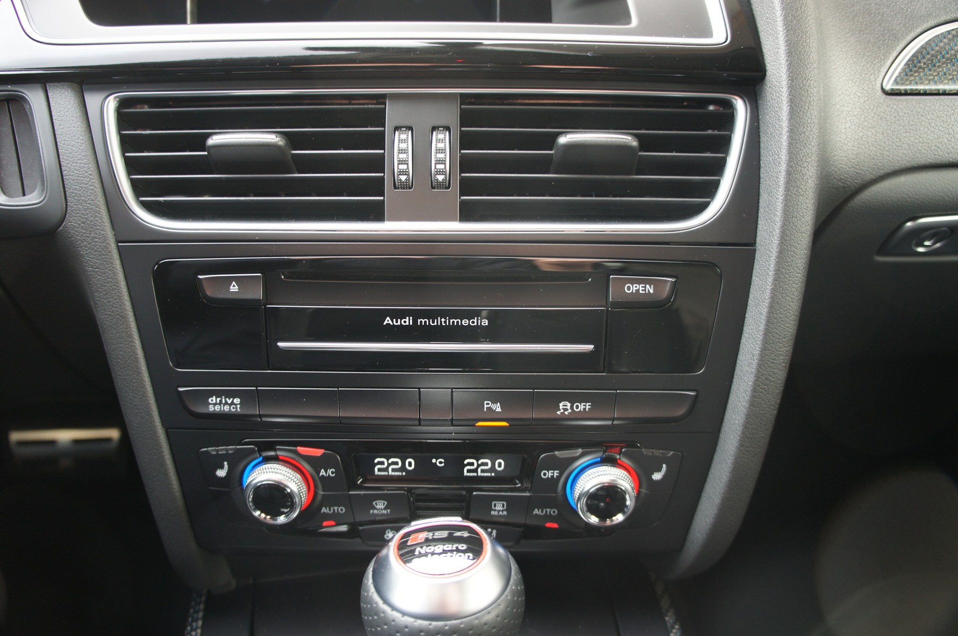 AUDI RS4 Avant Nogaro Selection 4.2 FSI V8 quattro S-tronic-image-21