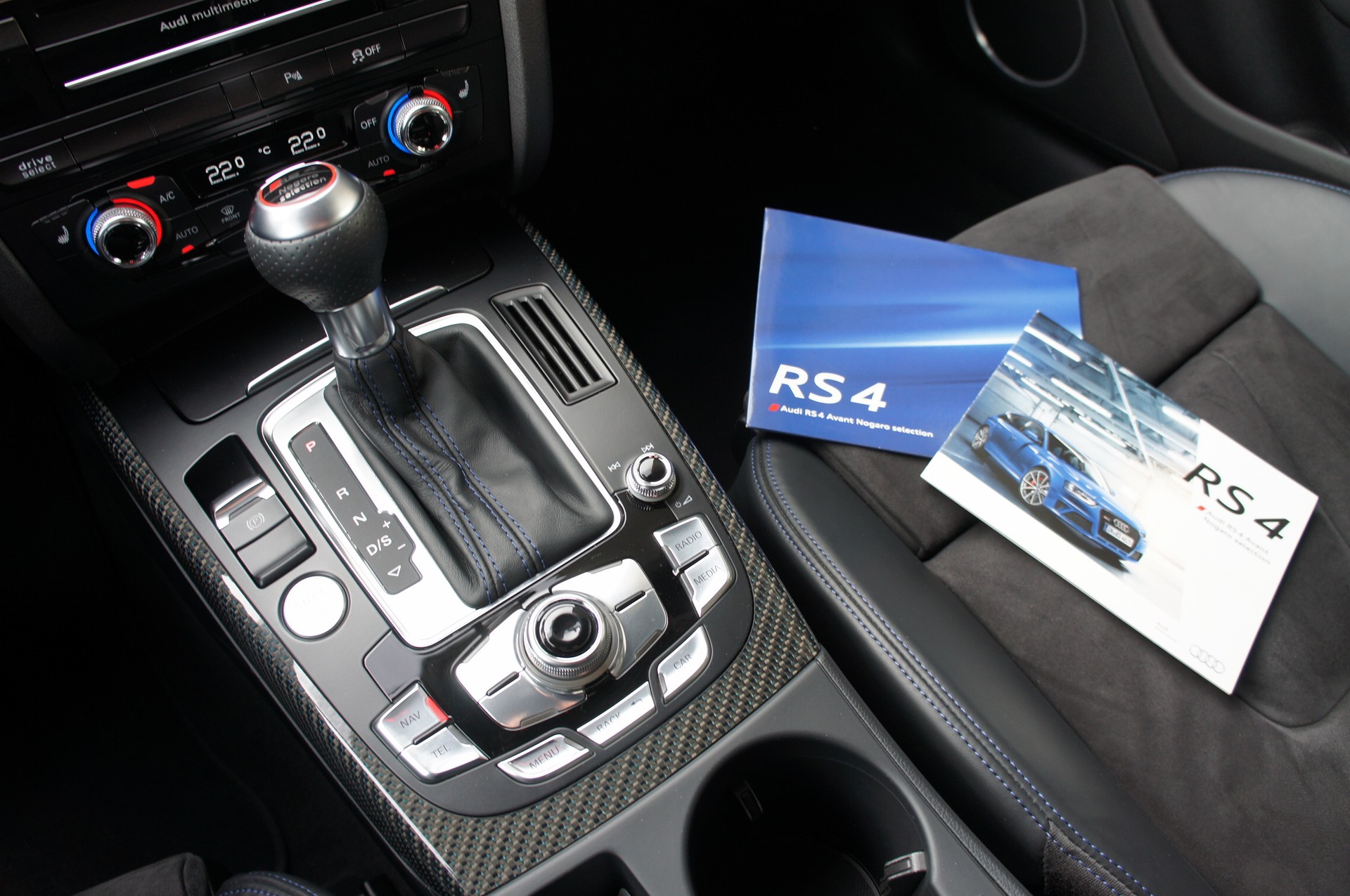 AUDI RS4 Avant Nogaro Selection 4.2 FSI V8 quattro S-tronic-image-17