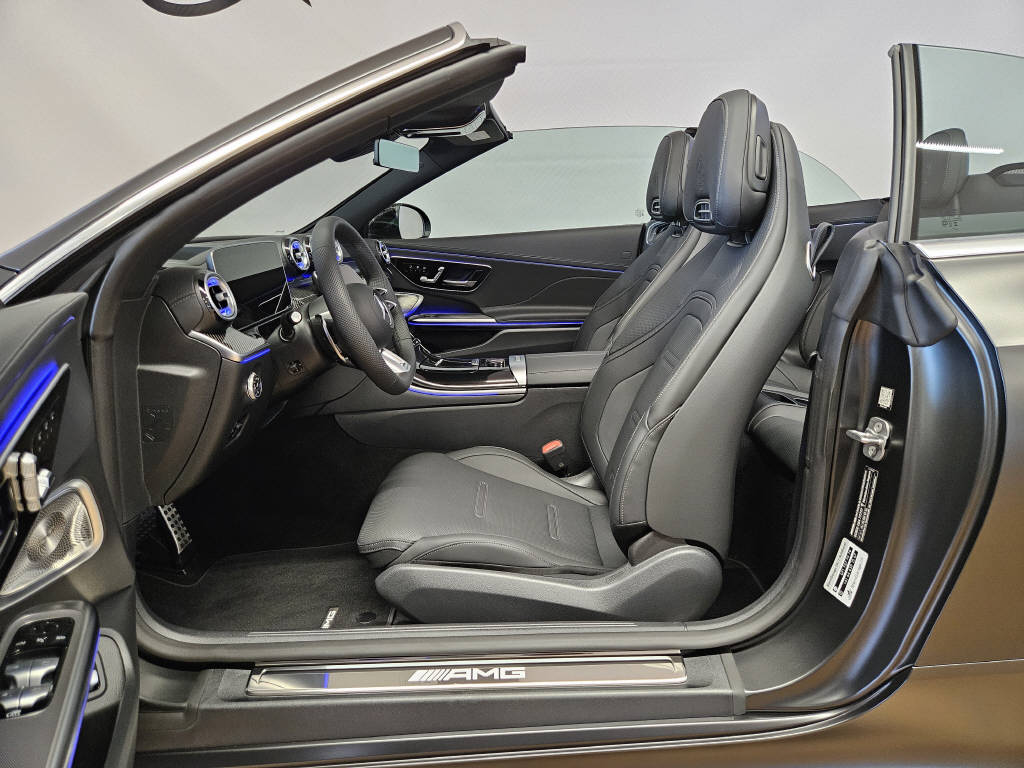 MERCEDES-BENZ CLE 53 AMG 4Matic+ Cabriolet-image-8