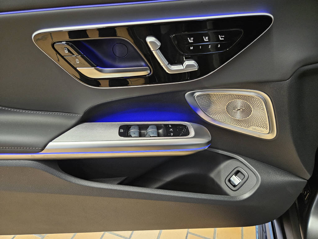 MERCEDES-BENZ CLE 53 AMG 4Matic+ Cabriolet-image-11