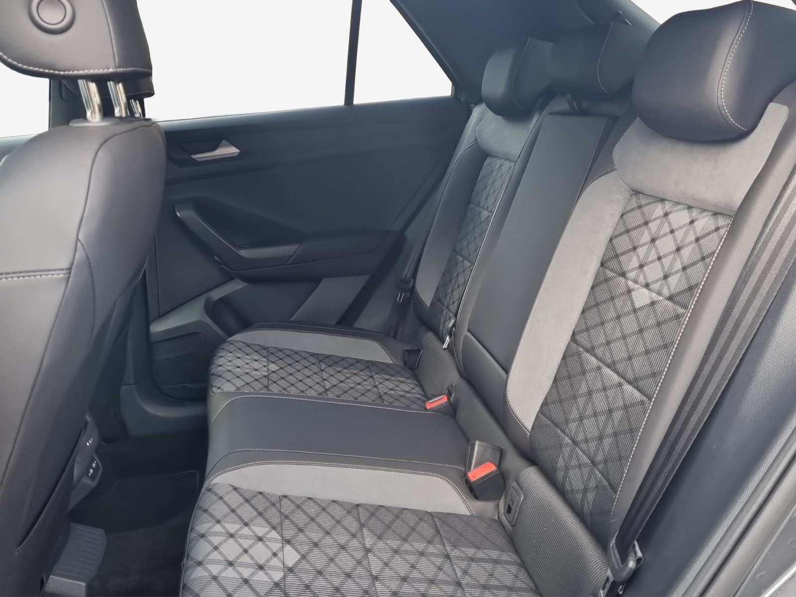 VW T-Roc 1.5 TSI EVO R-Line DSG-image-11