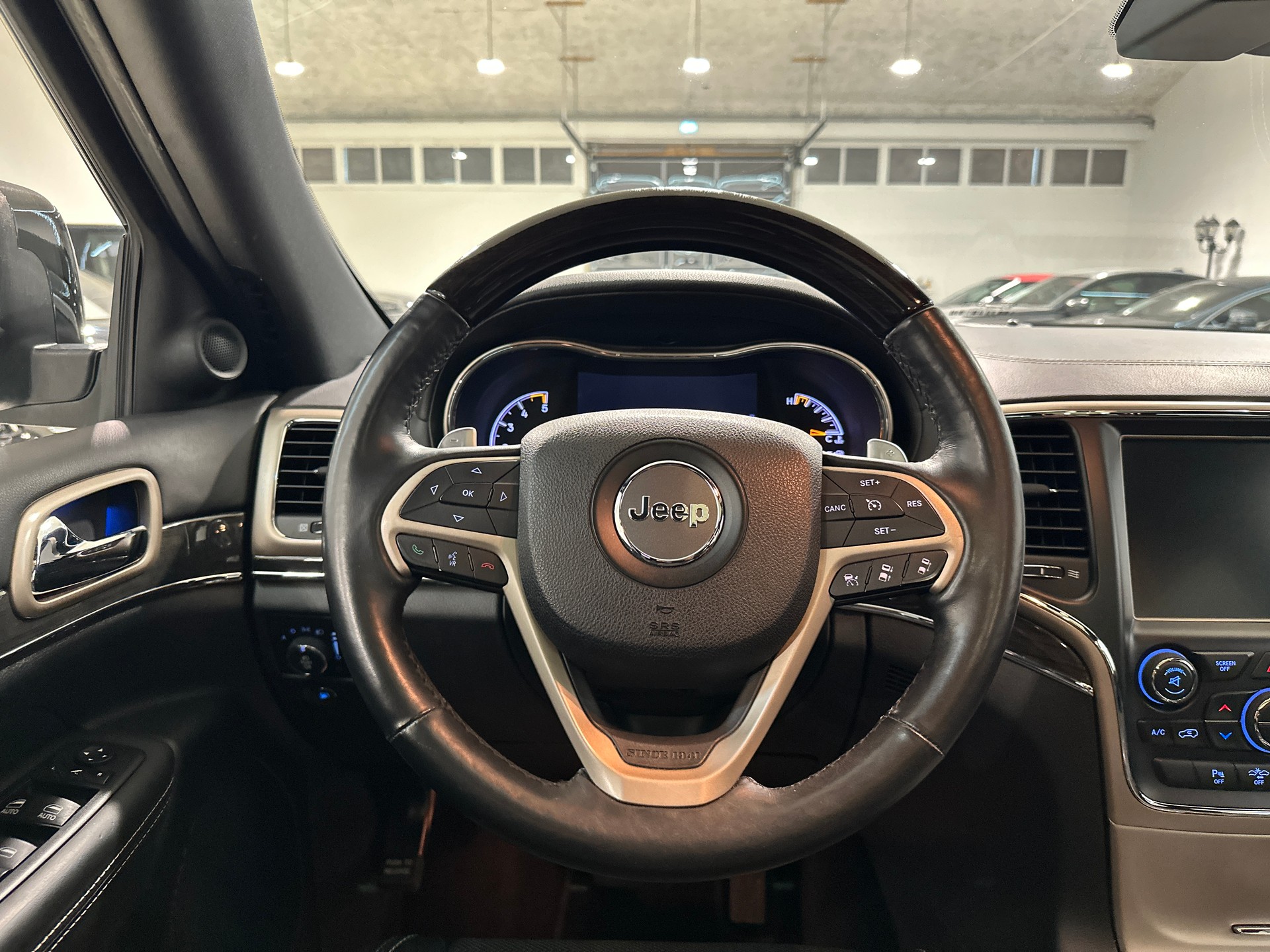 JEEP Grand Cherokee 3.0 CRD Overland Automatic-image-25