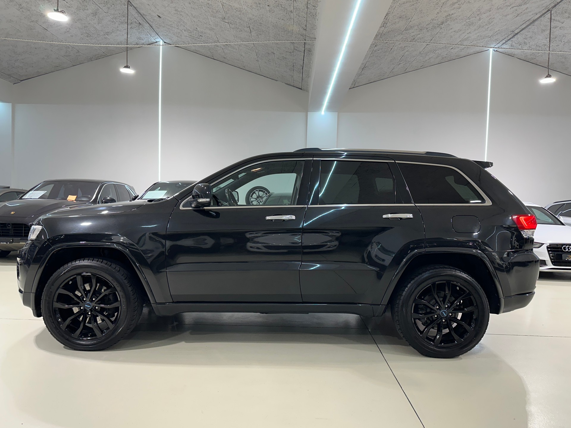 JEEP Grand Cherokee 3.0 CRD Overland Automatic-image-4