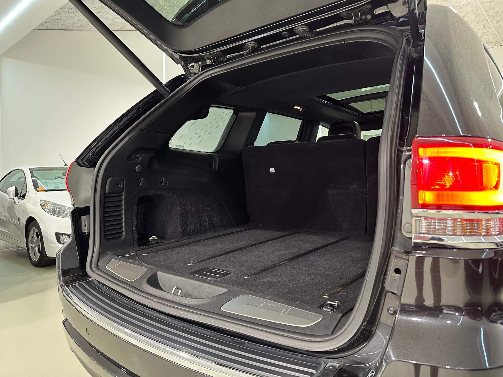 JEEP Grand Cherokee 3.0 CRD Overland Automatic-image-7