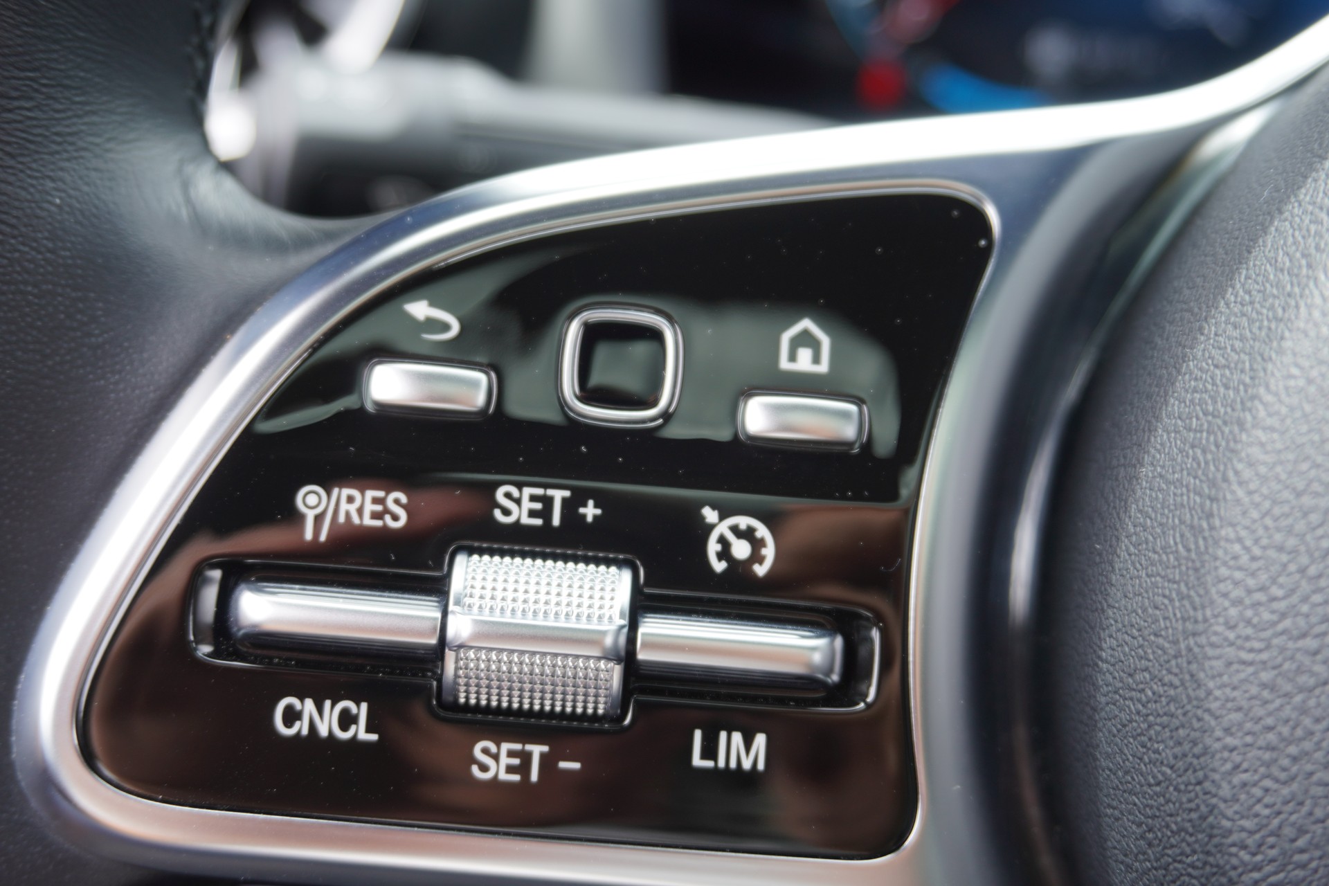 MERCEDES-BENZ CLA 220 d 4Matic Progressive 8G-DCT BLACK PACK-image-29