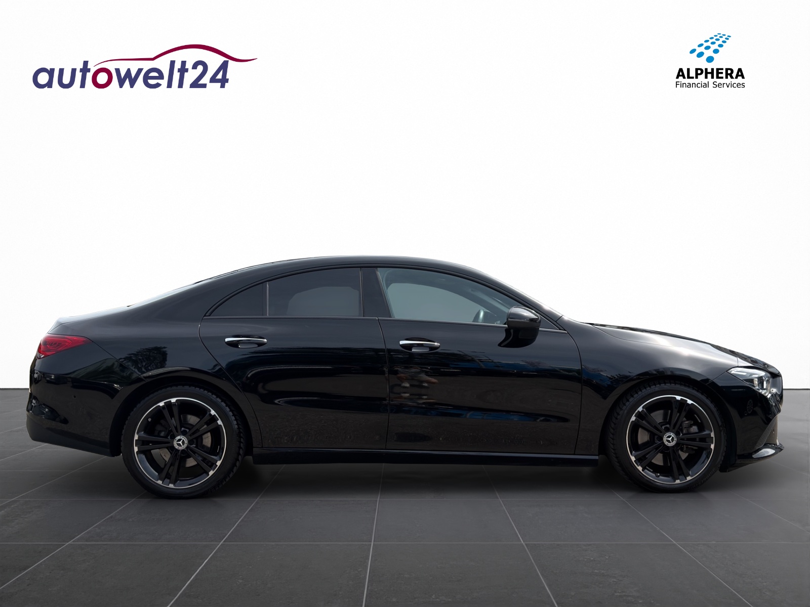 MERCEDES-BENZ CLA 220 d 4Matic Progressive 8G-DCT BLACK PACK-showroom-element-3
