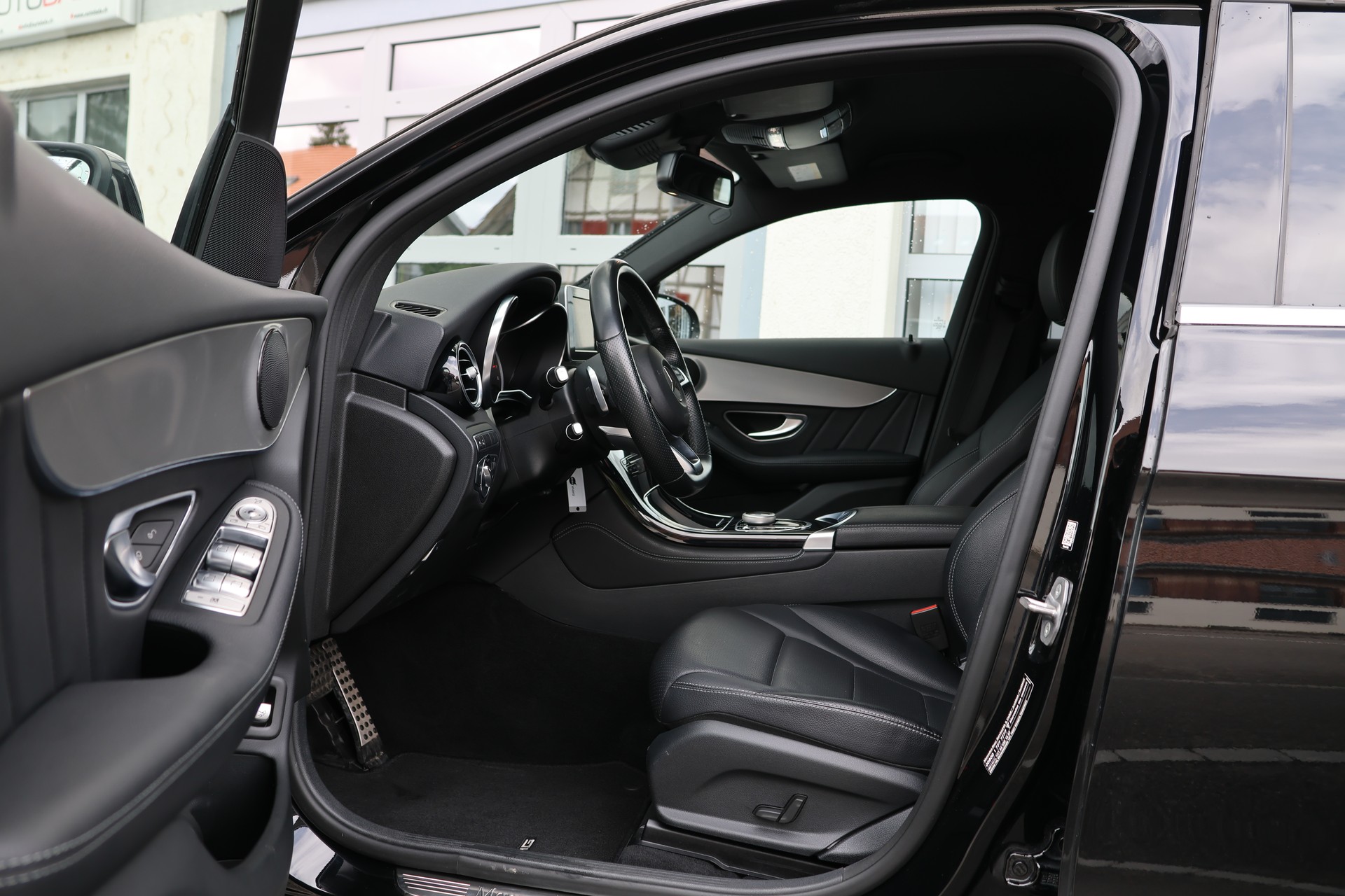 MERCEDES-BENZ GLC Coupé 350 e AMG Line 4Matic 7G-Tronic (CH)-image-8