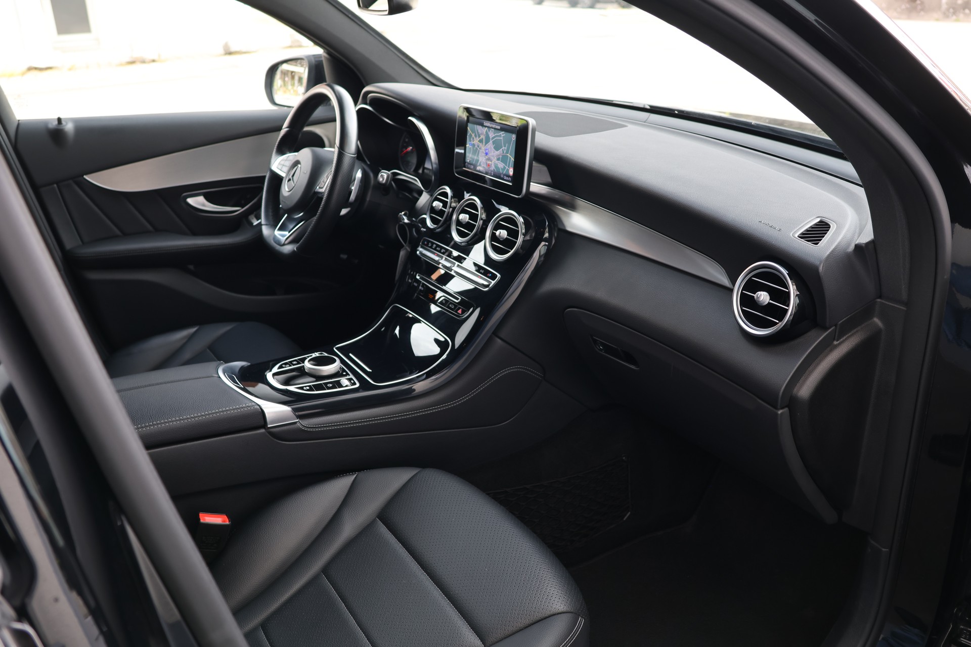 MERCEDES-BENZ GLC Coupé 350 e AMG Line 4Matic 7G-Tronic (CH)-image-17