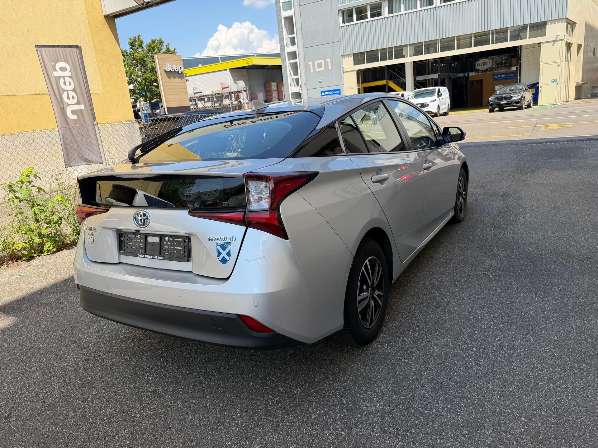 TOYOTA Prius 1.8 VVT-i HSD Premium-image-4