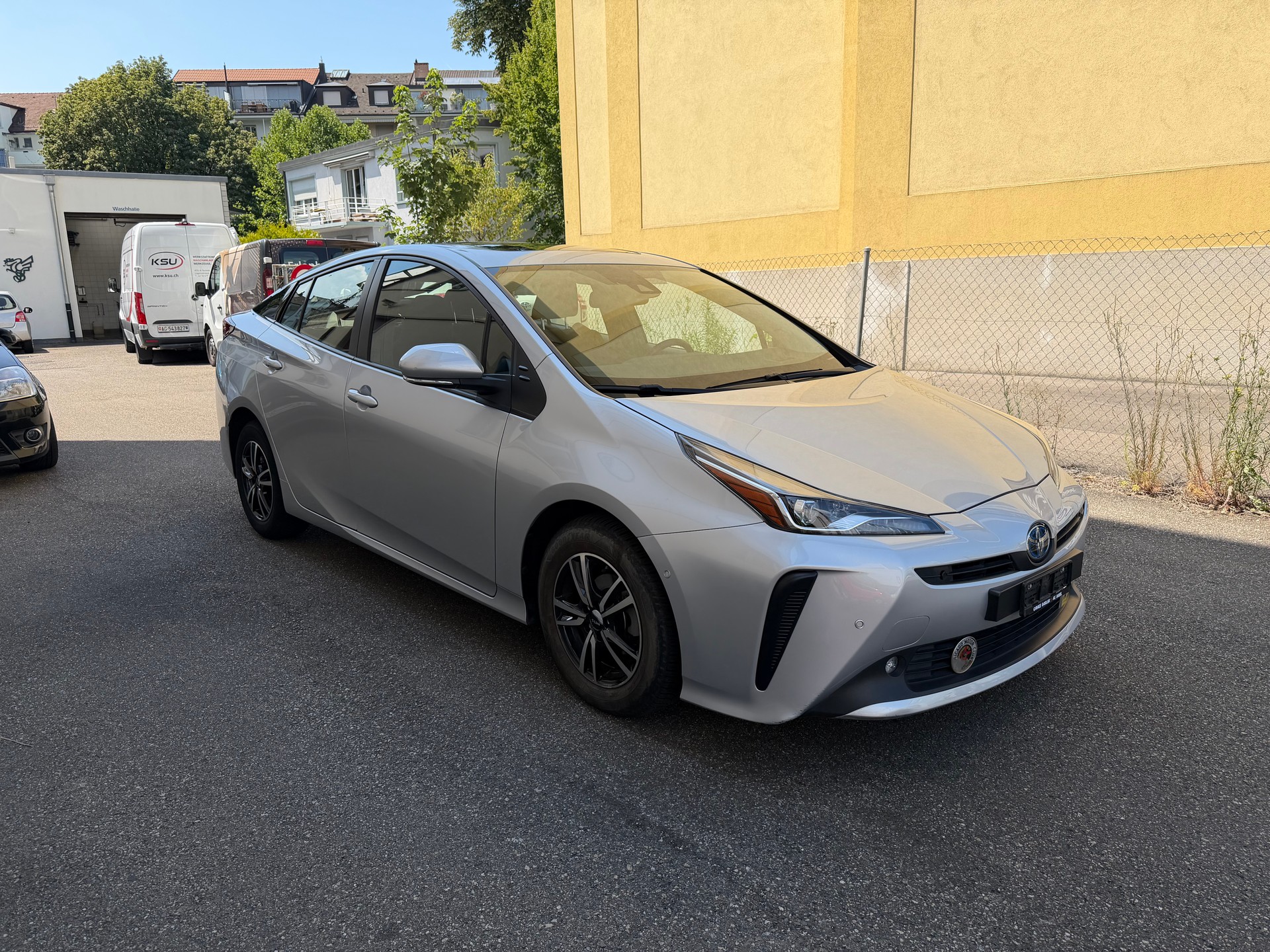 TOYOTA Prius 1.8 VVT-i HSD Premium-image-3
