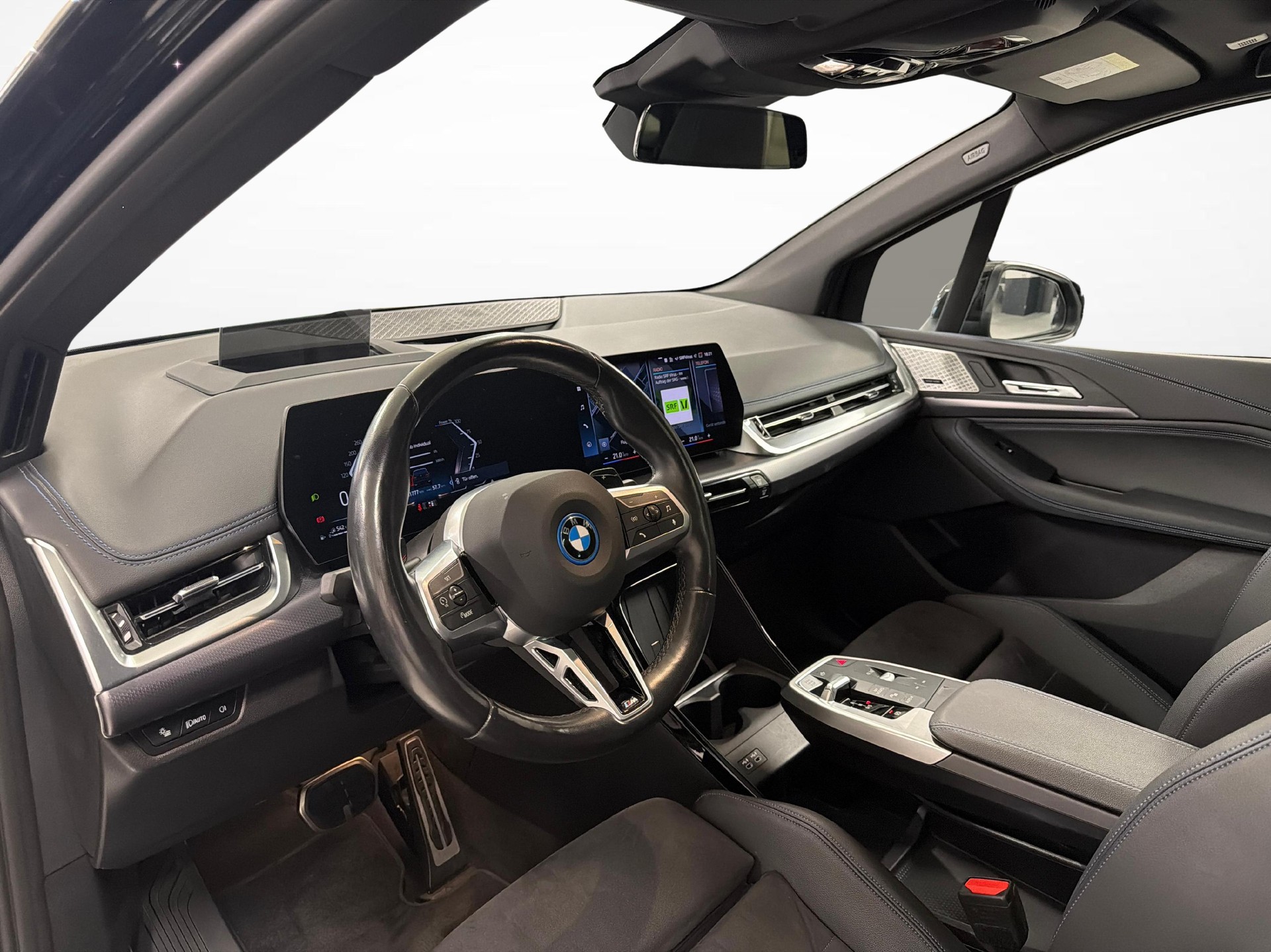 BMW 230e xDrive paddles Active Tourer-image-16
