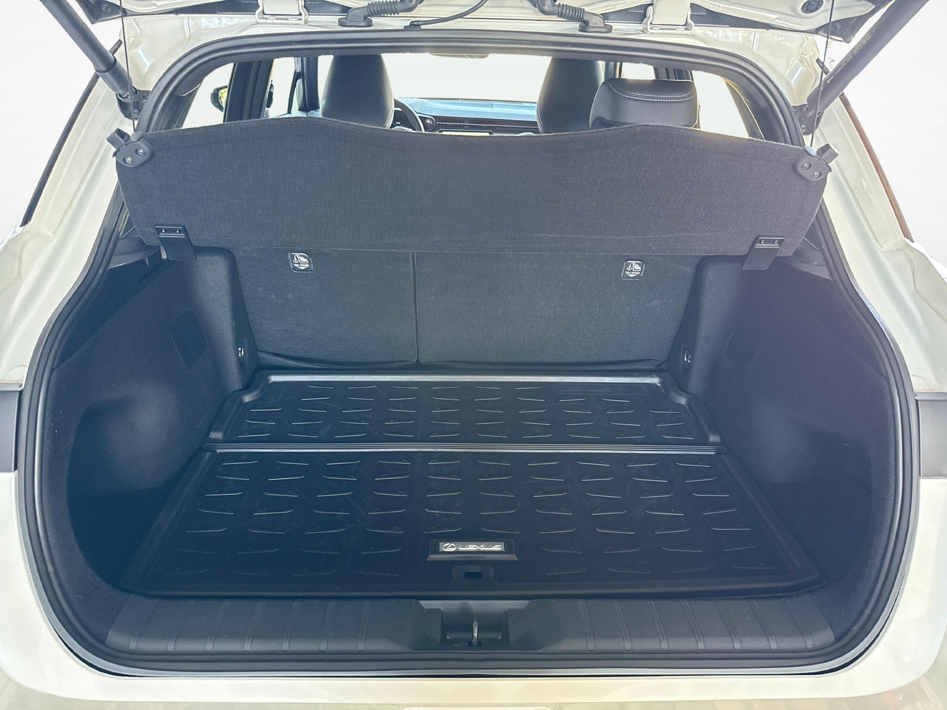 LEXUS LBX 1.5 Hybrid Relax AWD-image-11