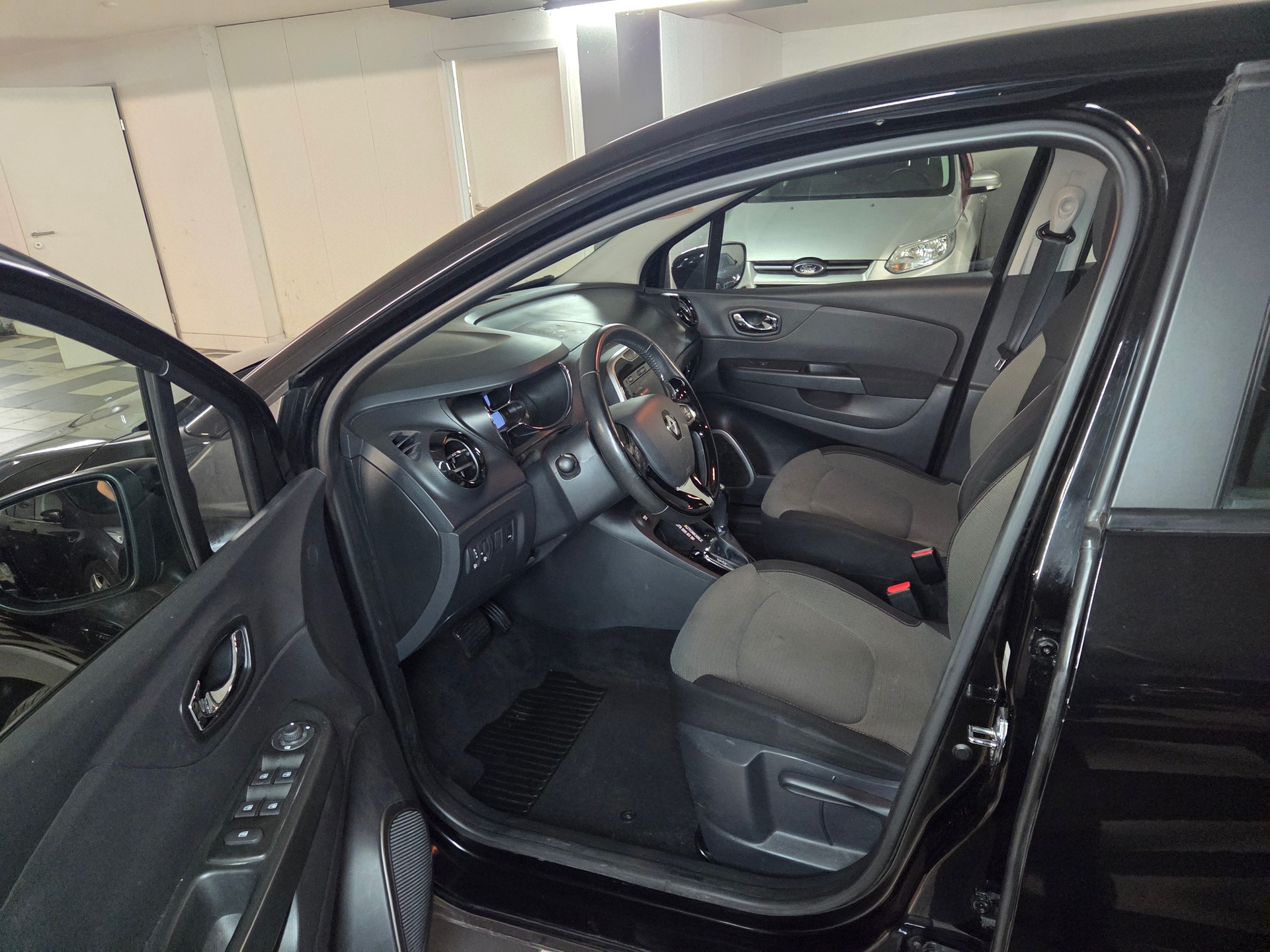 RENAULT Captur 1.2 T 16V Privilège EDC-image-7