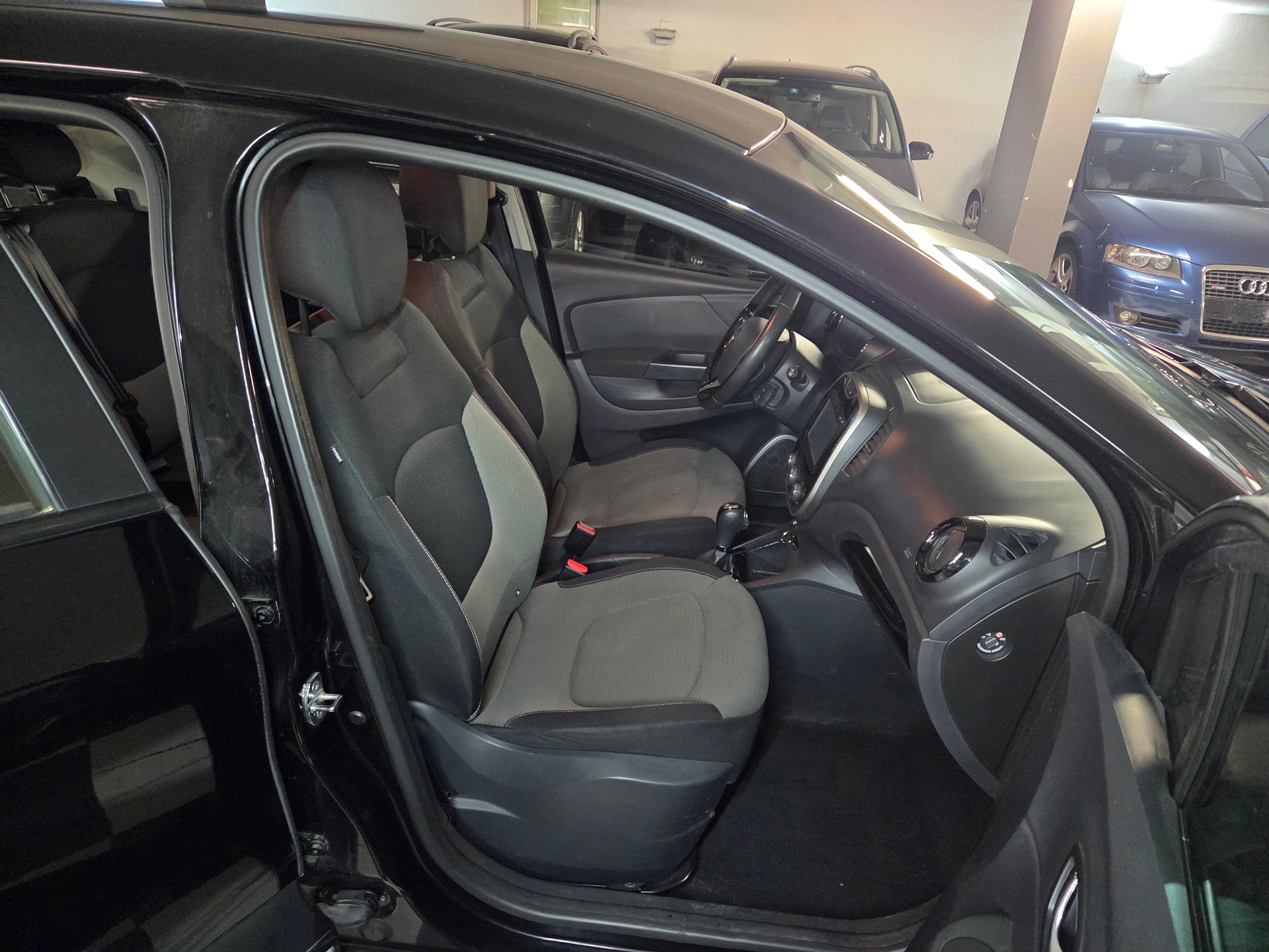 RENAULT Captur 1.2 T 16V Privilège EDC-image-12