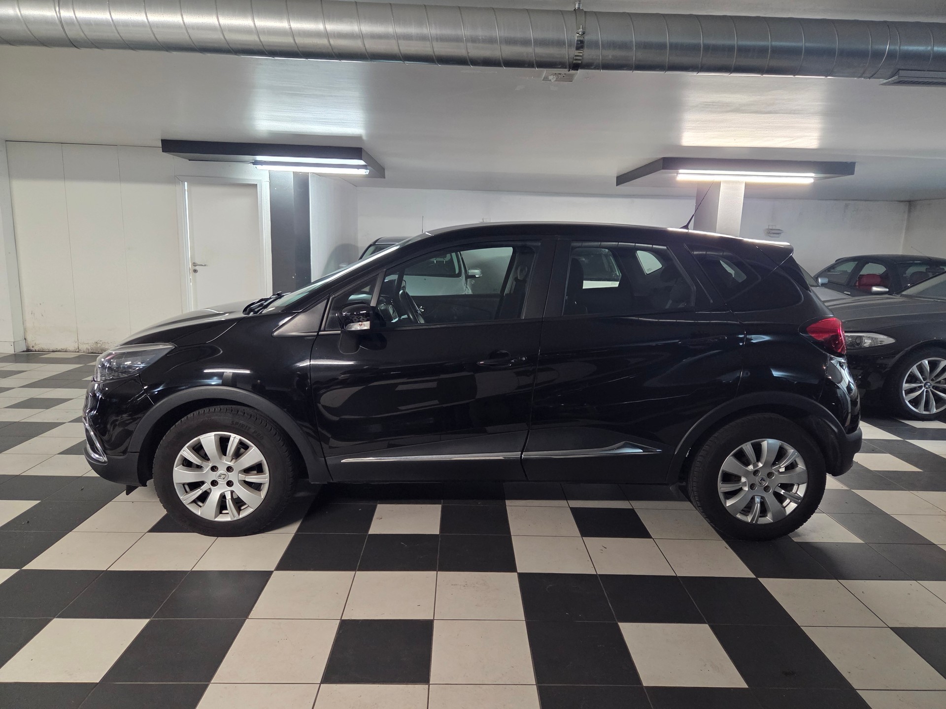 RENAULT Captur 1.2 T 16V Privilège EDC-image-1