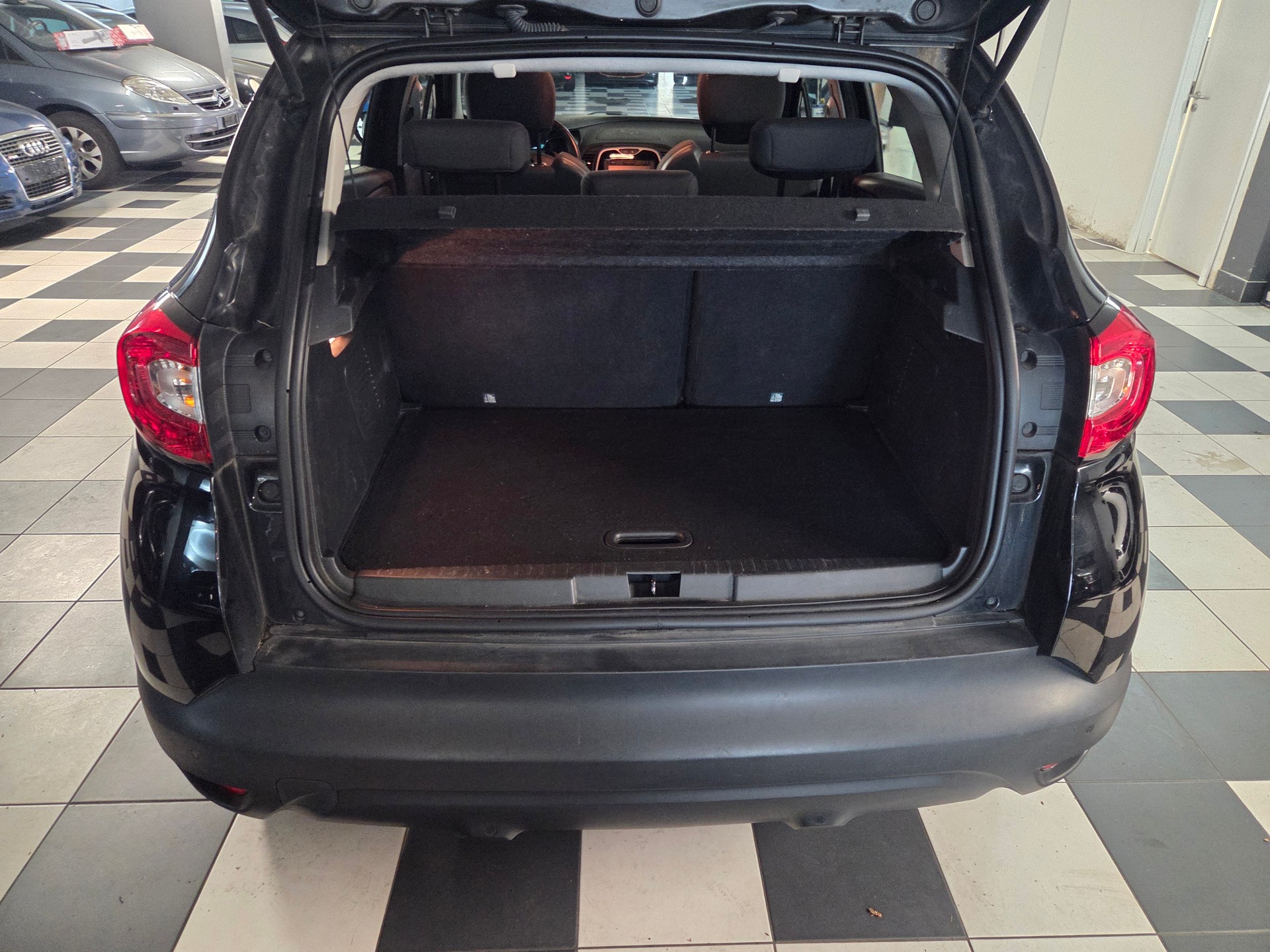 RENAULT Captur 1.2 T 16V Privilège EDC-image-10