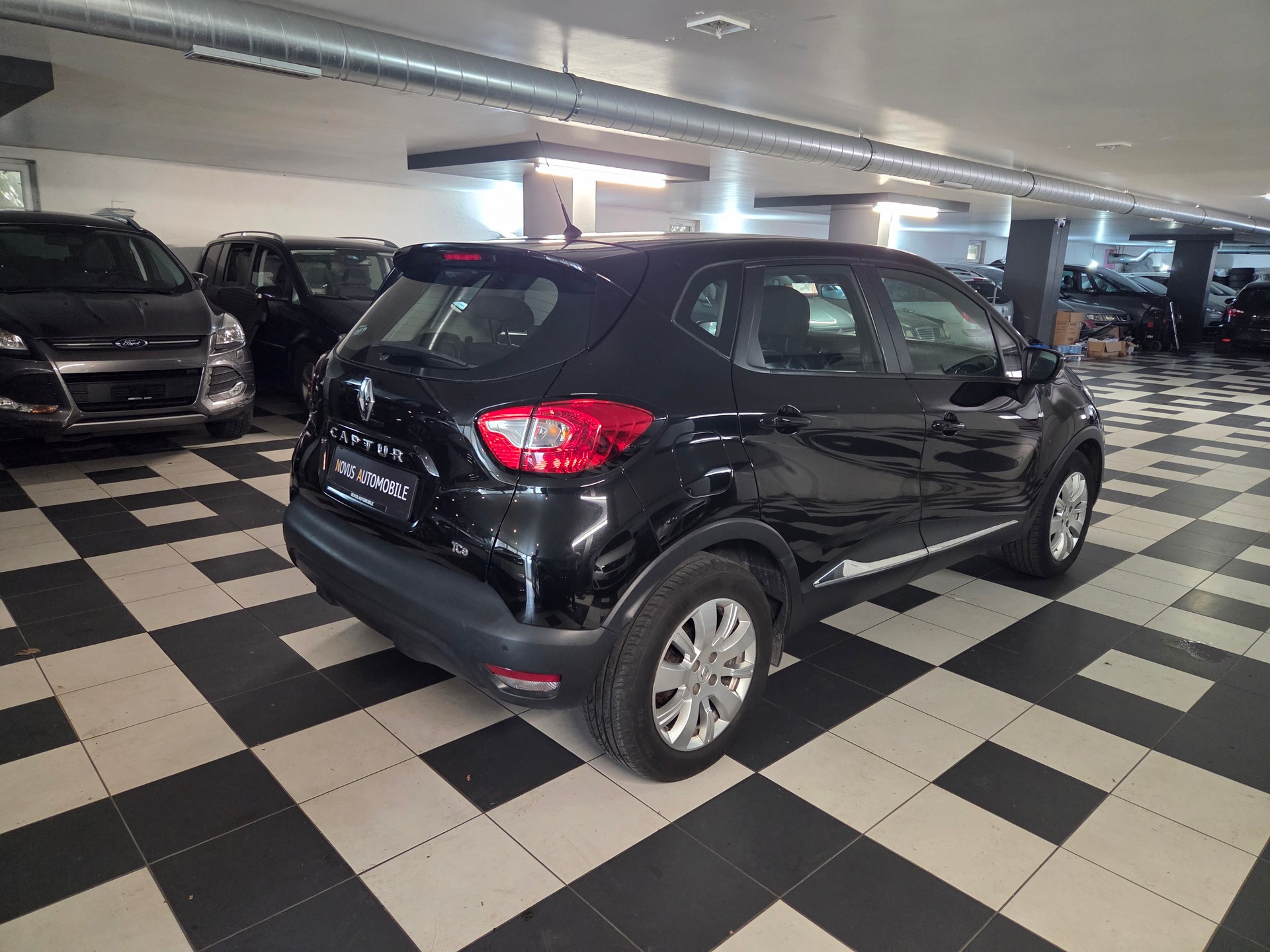 RENAULT Captur 1.2 T 16V Privilège EDC-image-3