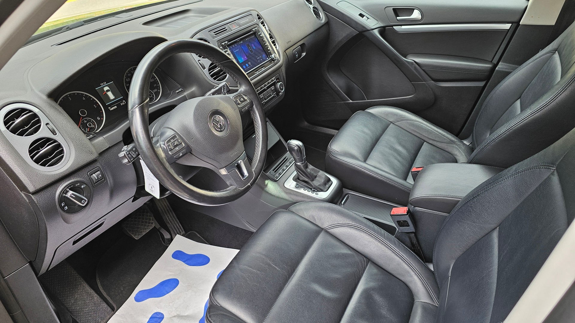 VW Tiguan 2.0 TDI BlueMotion R-Line 4Motion DSG-image-8