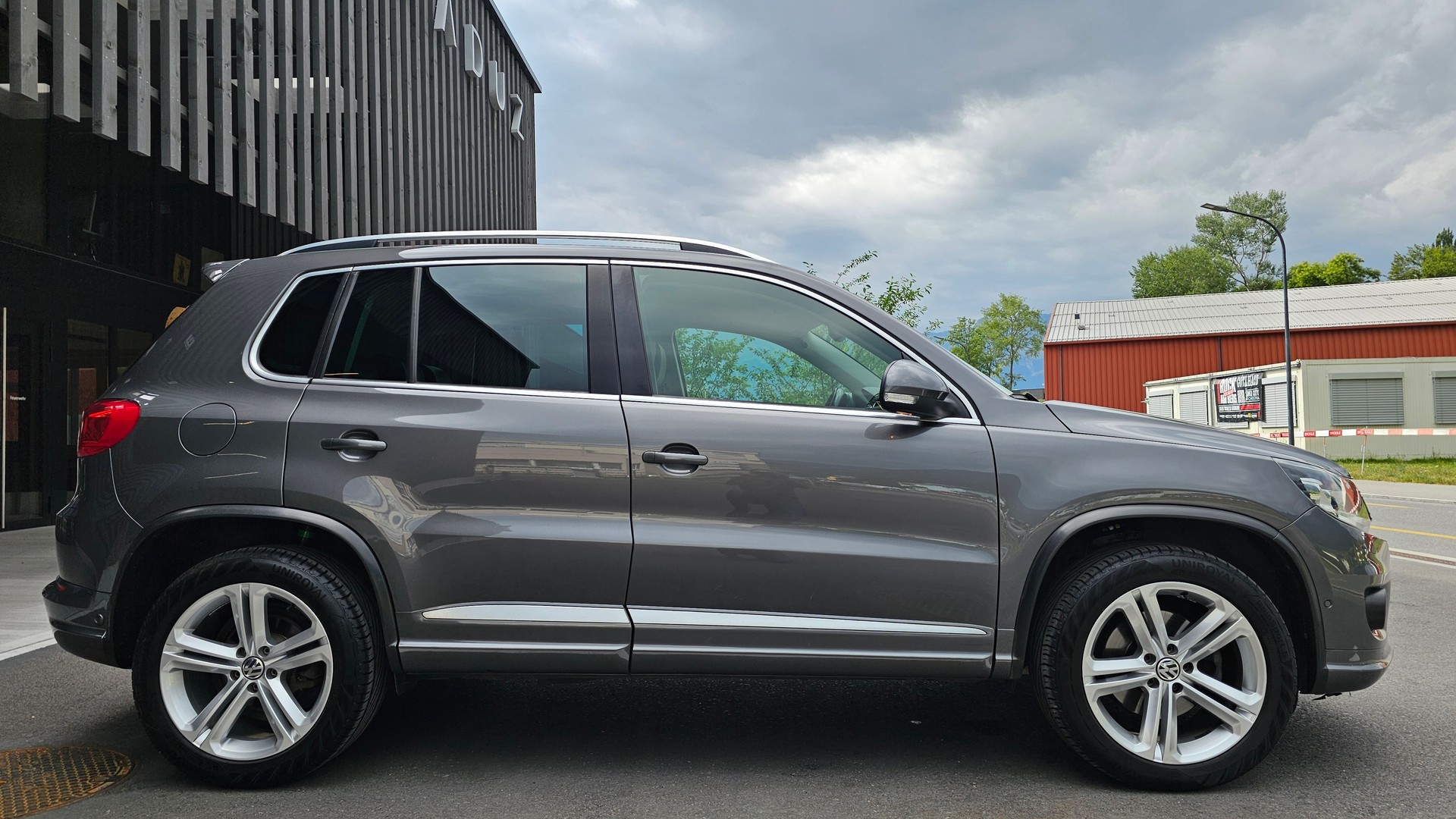 VW Tiguan 2.0 TDI BlueMotion R-Line 4Motion DSG-image-4