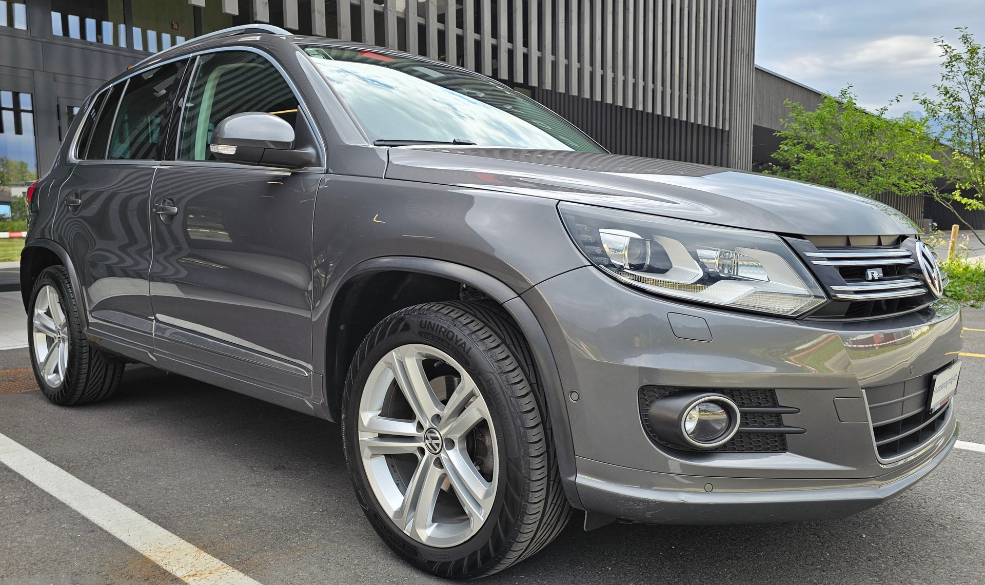 VW Tiguan 2.0 TDI BlueMotion R-Line 4Motion DSG-image-3